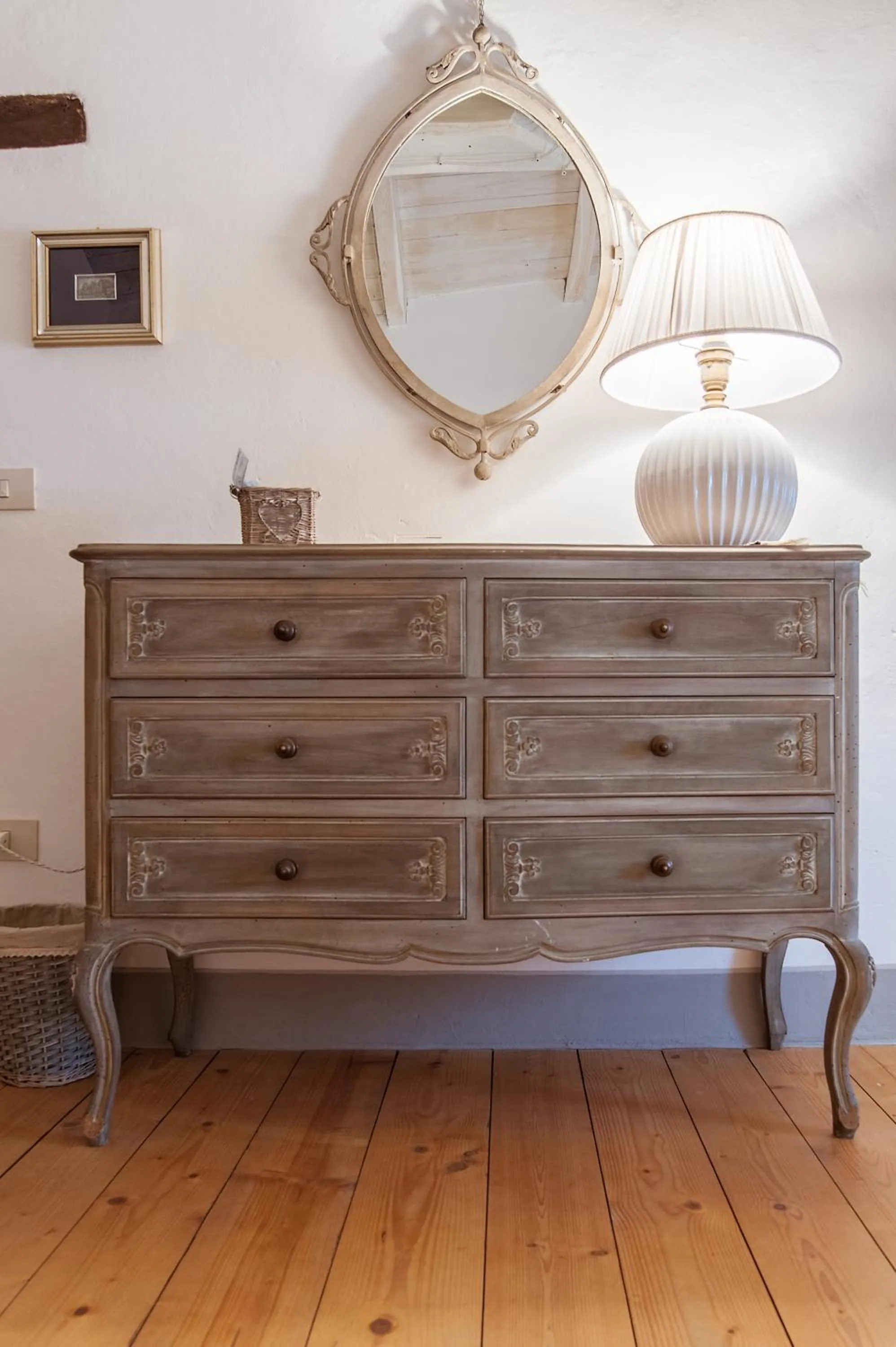 Decorative detail in Fattoria Ca' di Fatino