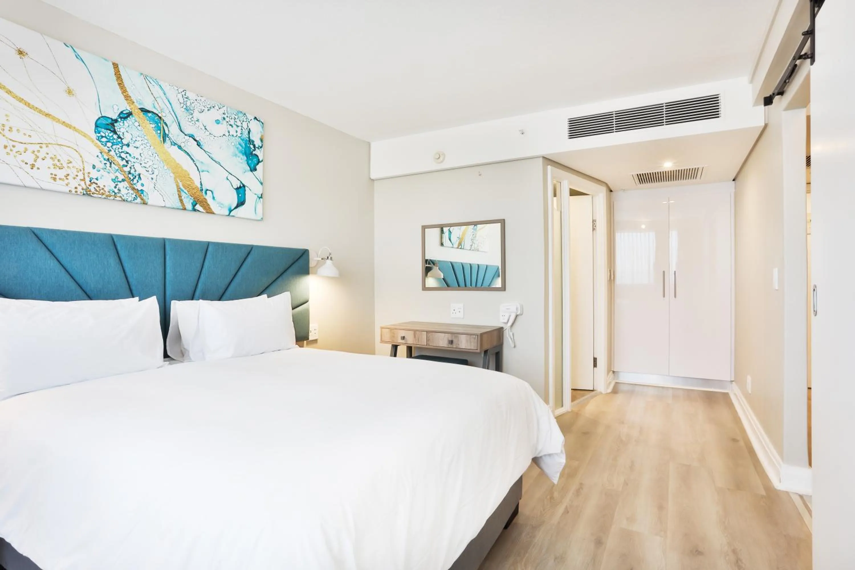 Photo of the whole room, Bed in RH Hotel & Apartments - Pretoria