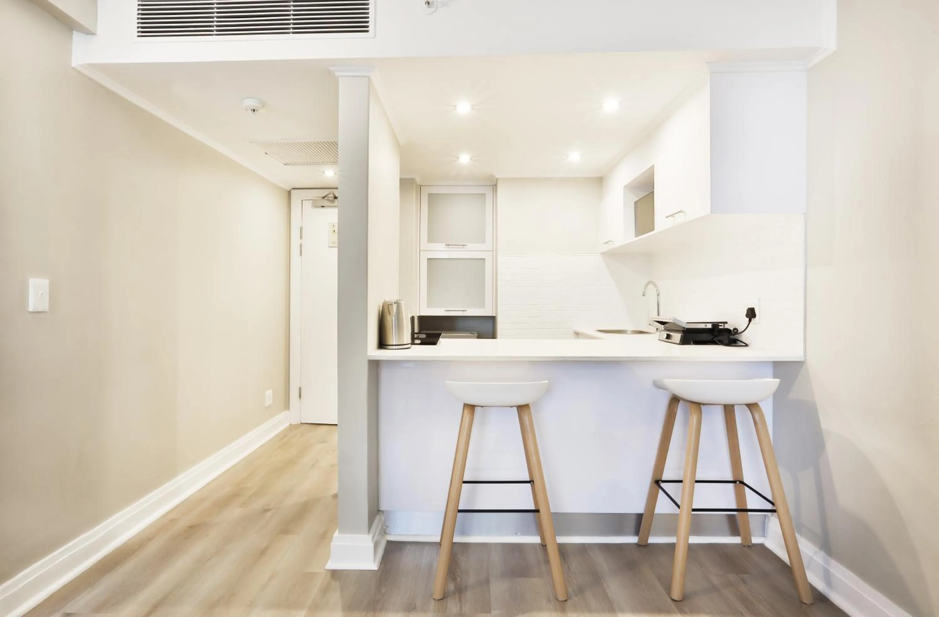 Kitchen or kitchenette in RH Hotel & Apartments - Pretoria