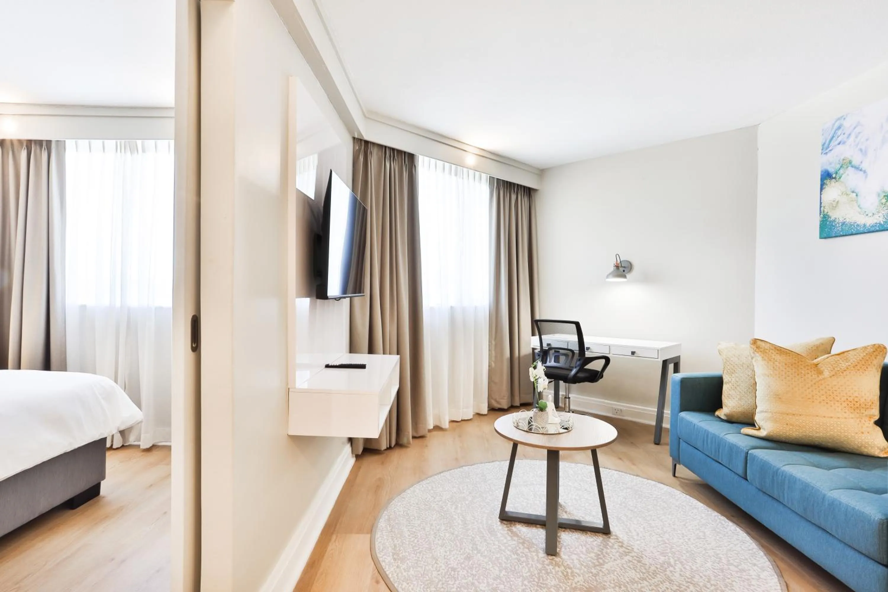 Seating area, Bed in RH Hotel & Apartments - Pretoria