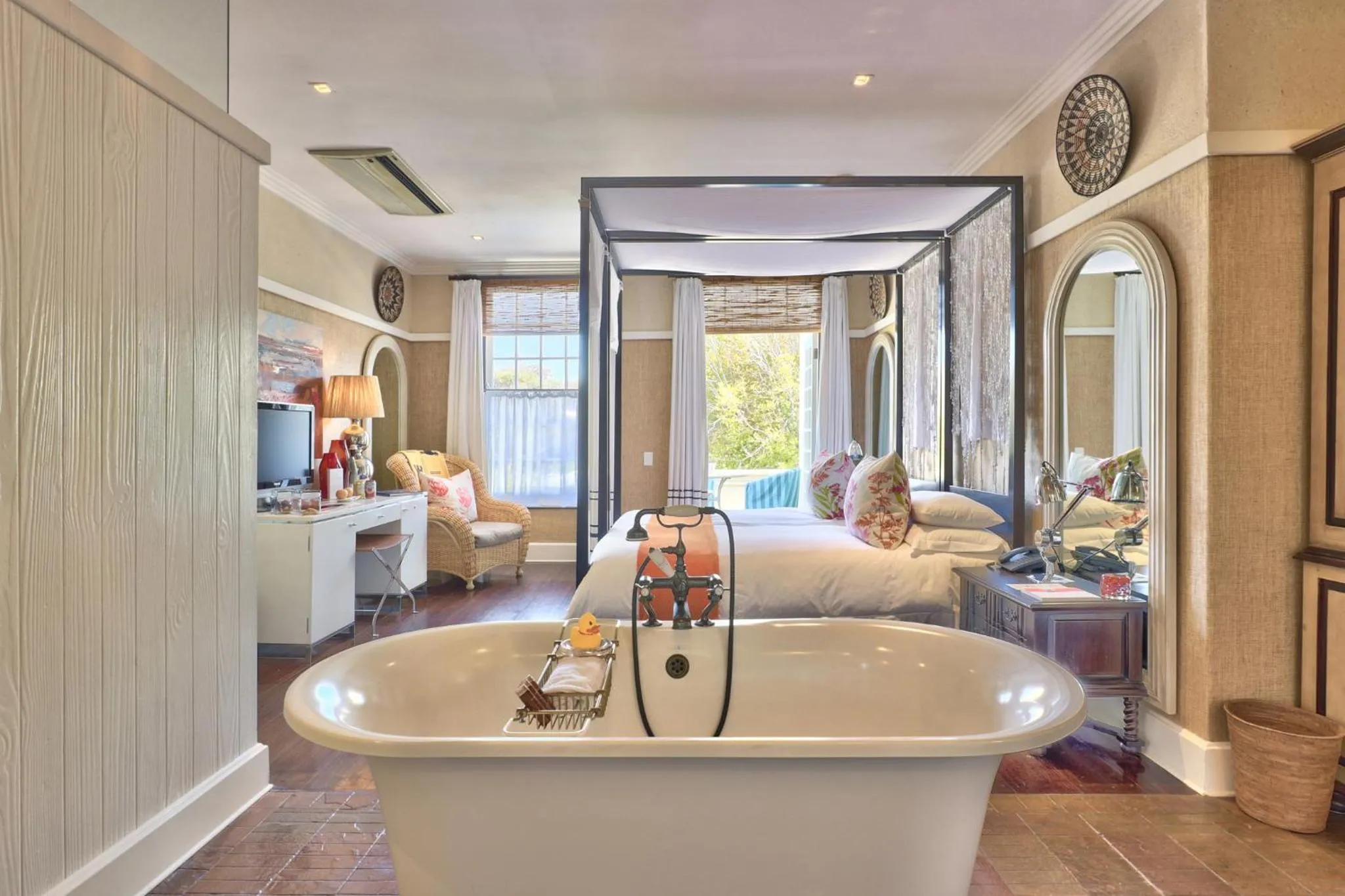 Bathroom, Bed in Hout Bay Manor