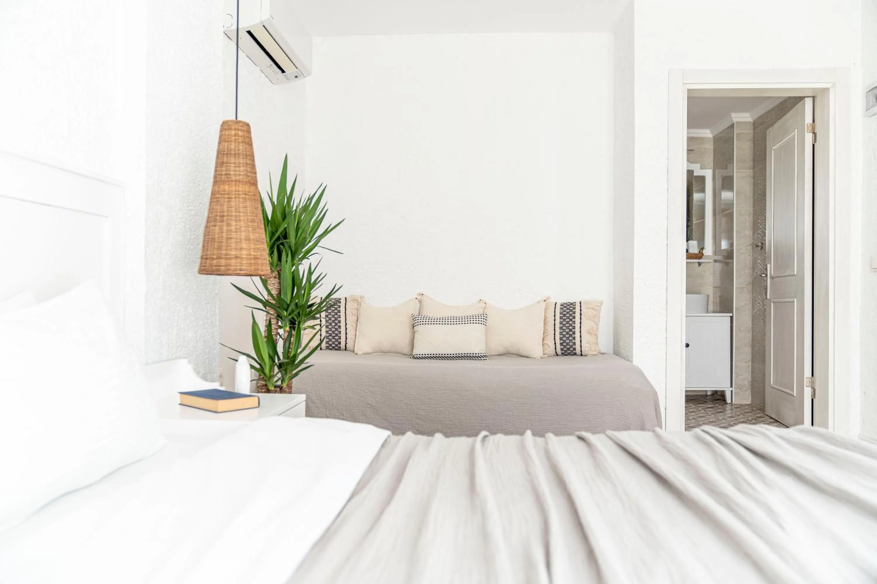 Photo of the whole room, Bed in Sandal Alaçatı - Adult Only