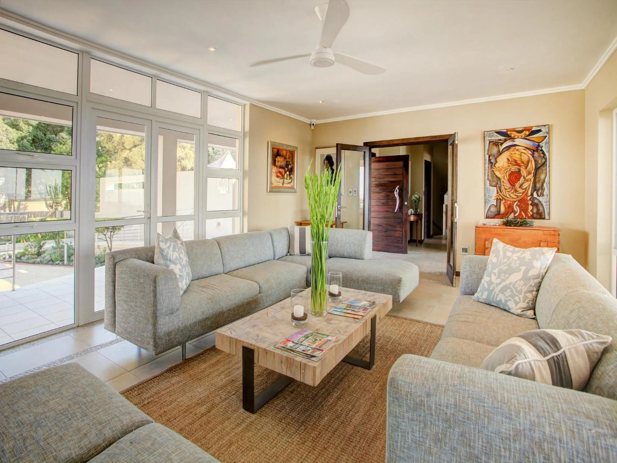 Communal lounge/ TV room in Abalone Guest Lodge