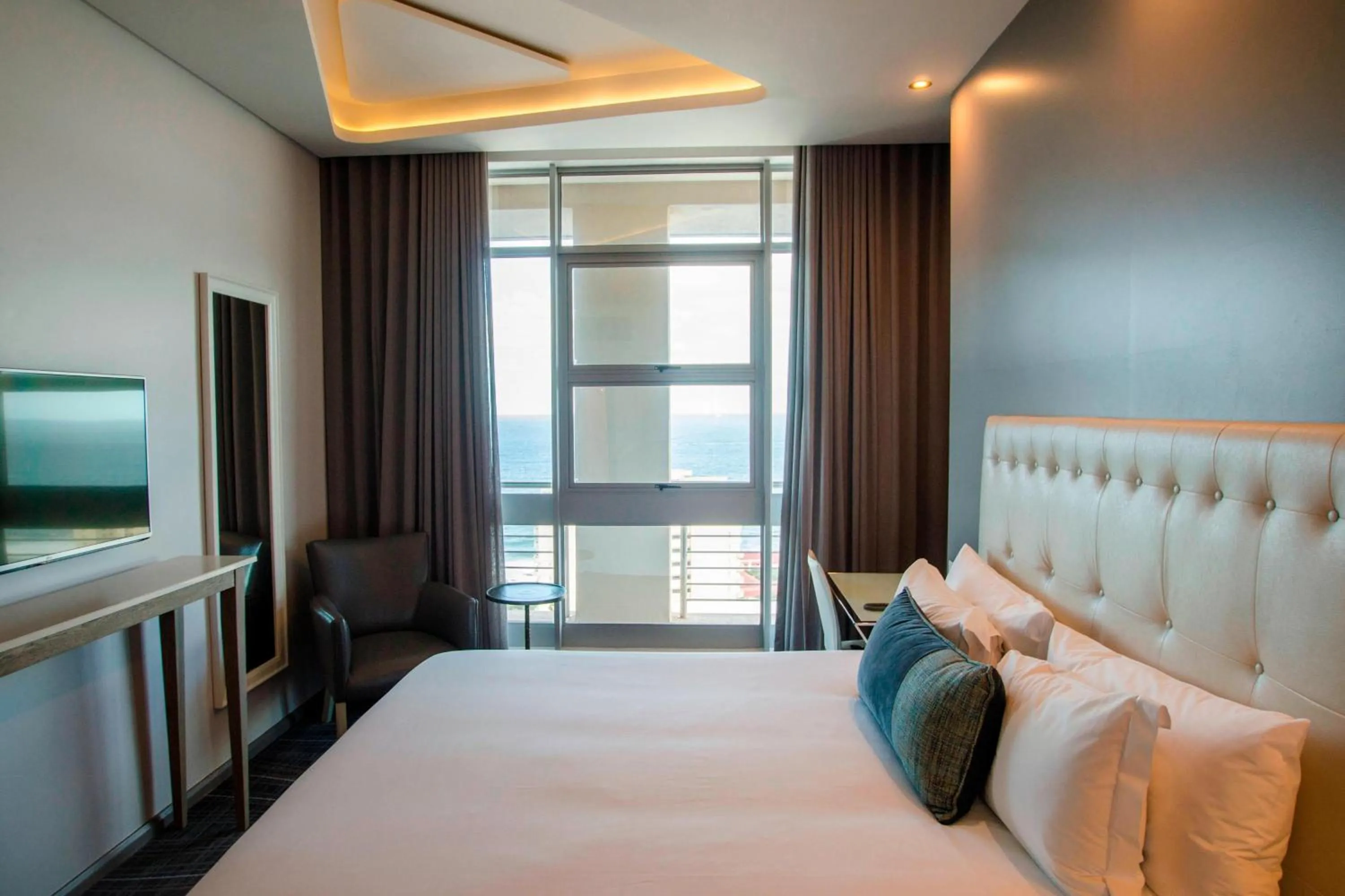 Bedroom, Bed in Protea Hotel by Marriott Durban Umhlanga