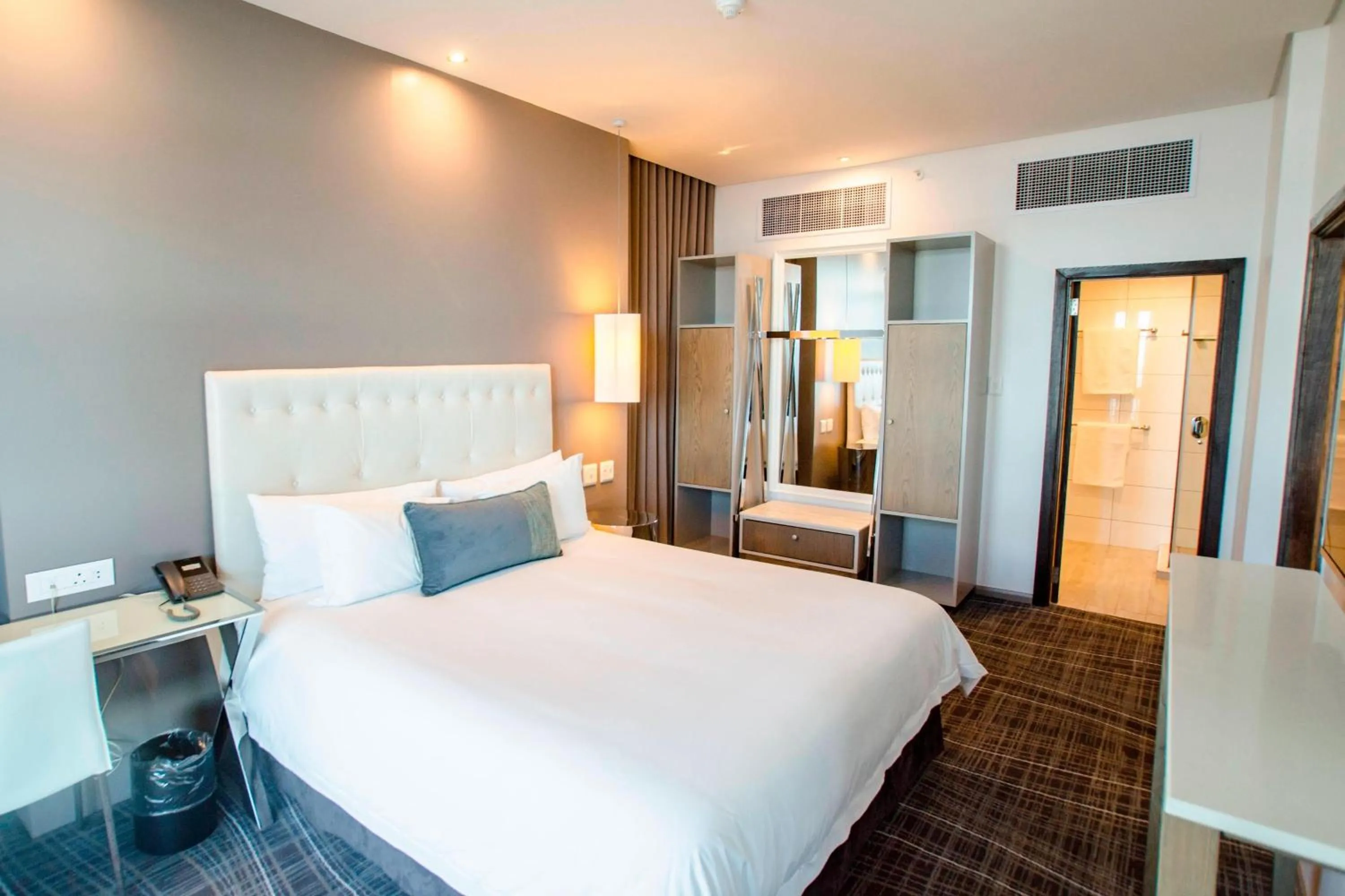 Bedroom, Bed in Protea Hotel by Marriott Durban Umhlanga