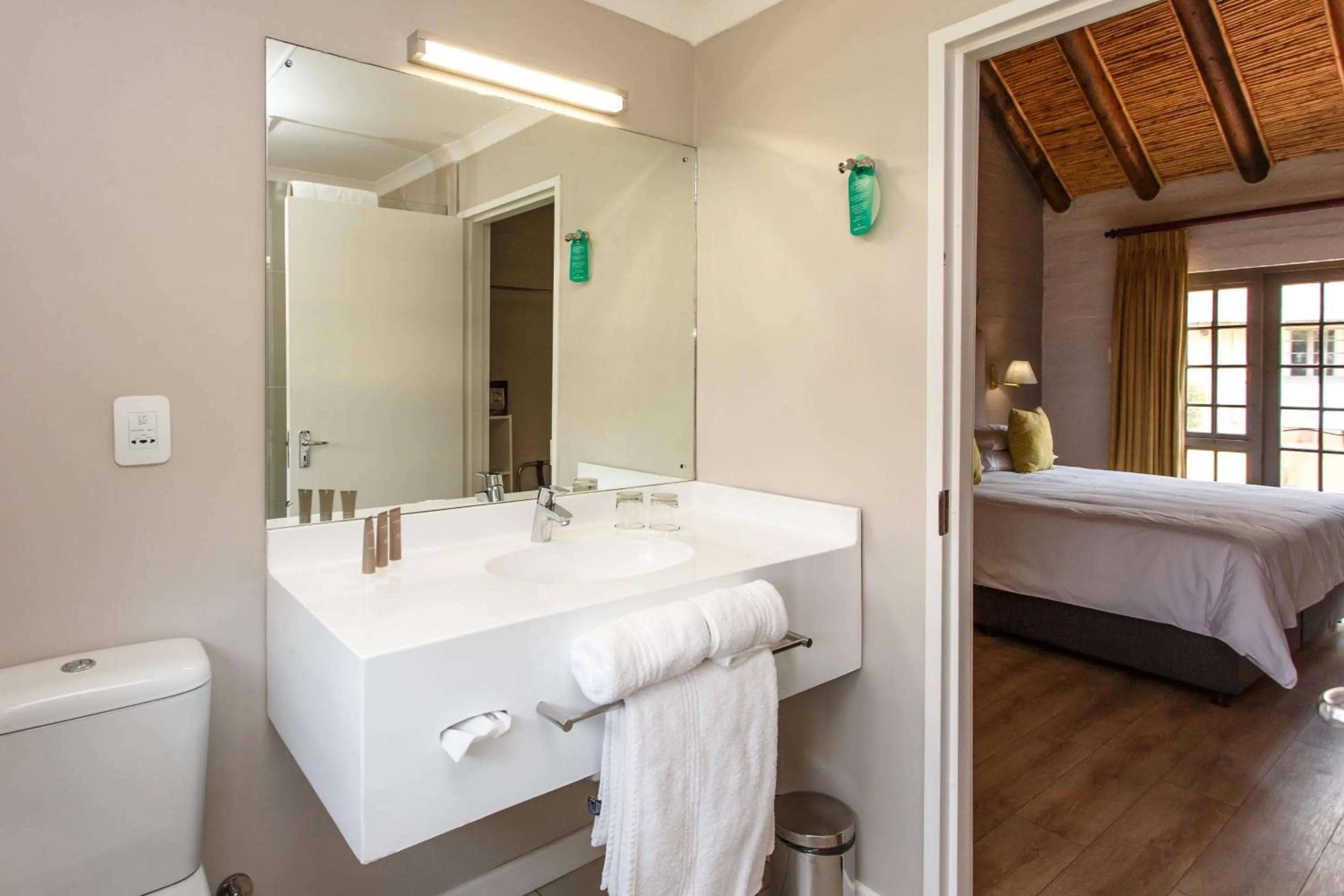 Bathroom, Bed in Protea Hotel by Marriott Oudtshoorn Riempie Estate