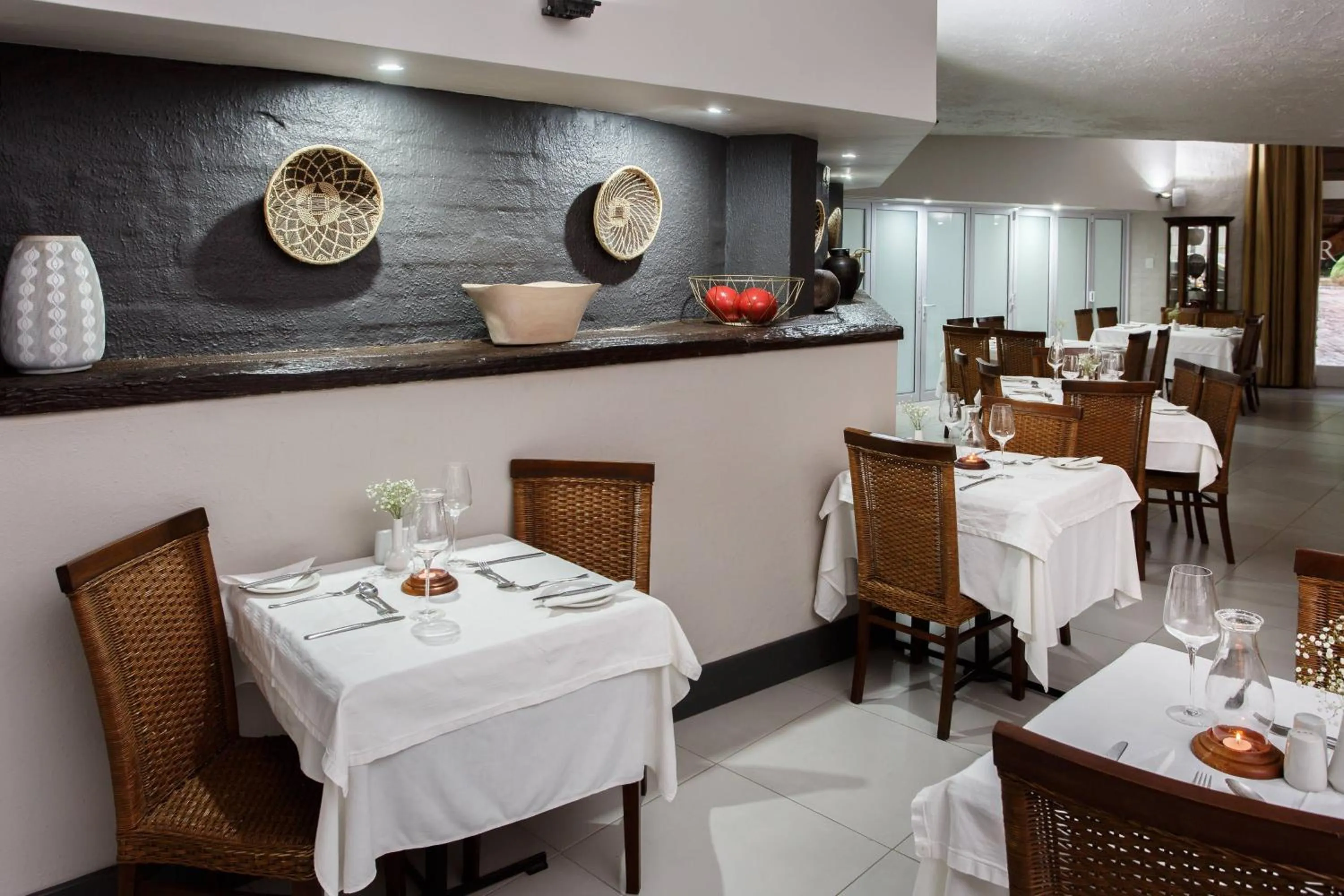Restaurant/places to eat in Protea Hotel by Marriott Oudtshoorn Riempie Estate