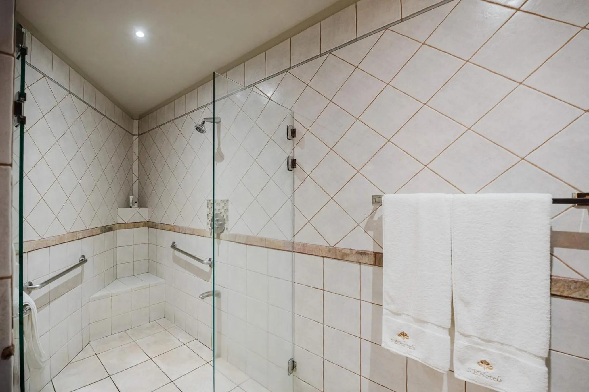 Bath in Papagayo Golden Palms Beachfront Hotel