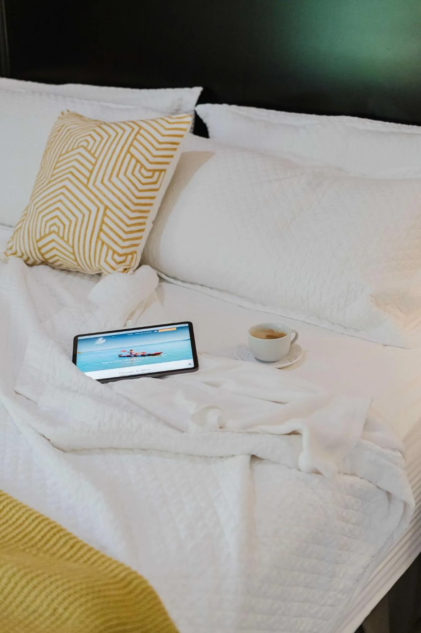 Bed in Papagayo Golden Palms Beachfront Hotel