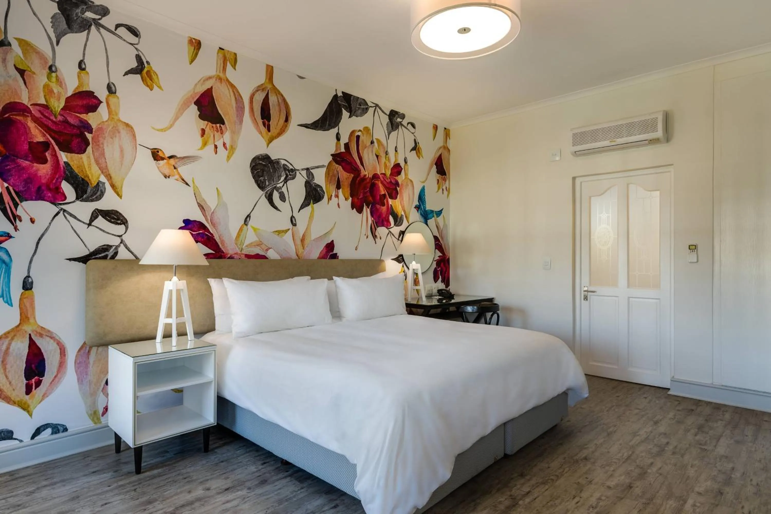 Photo of the whole room, Bed in Protea Hotel by Marriott Franschhoek