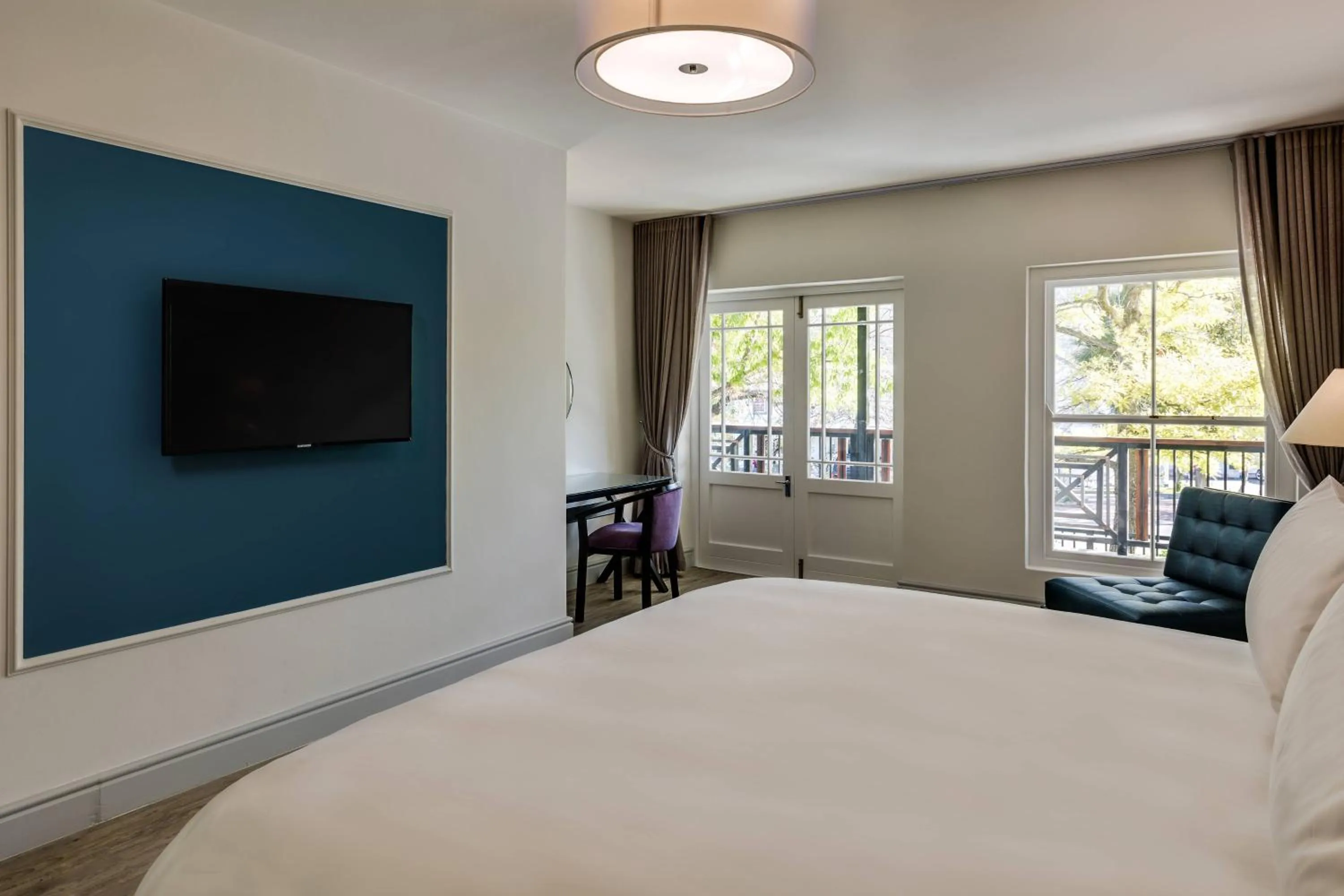 Photo of the whole room, Bed in Protea Hotel by Marriott Franschhoek