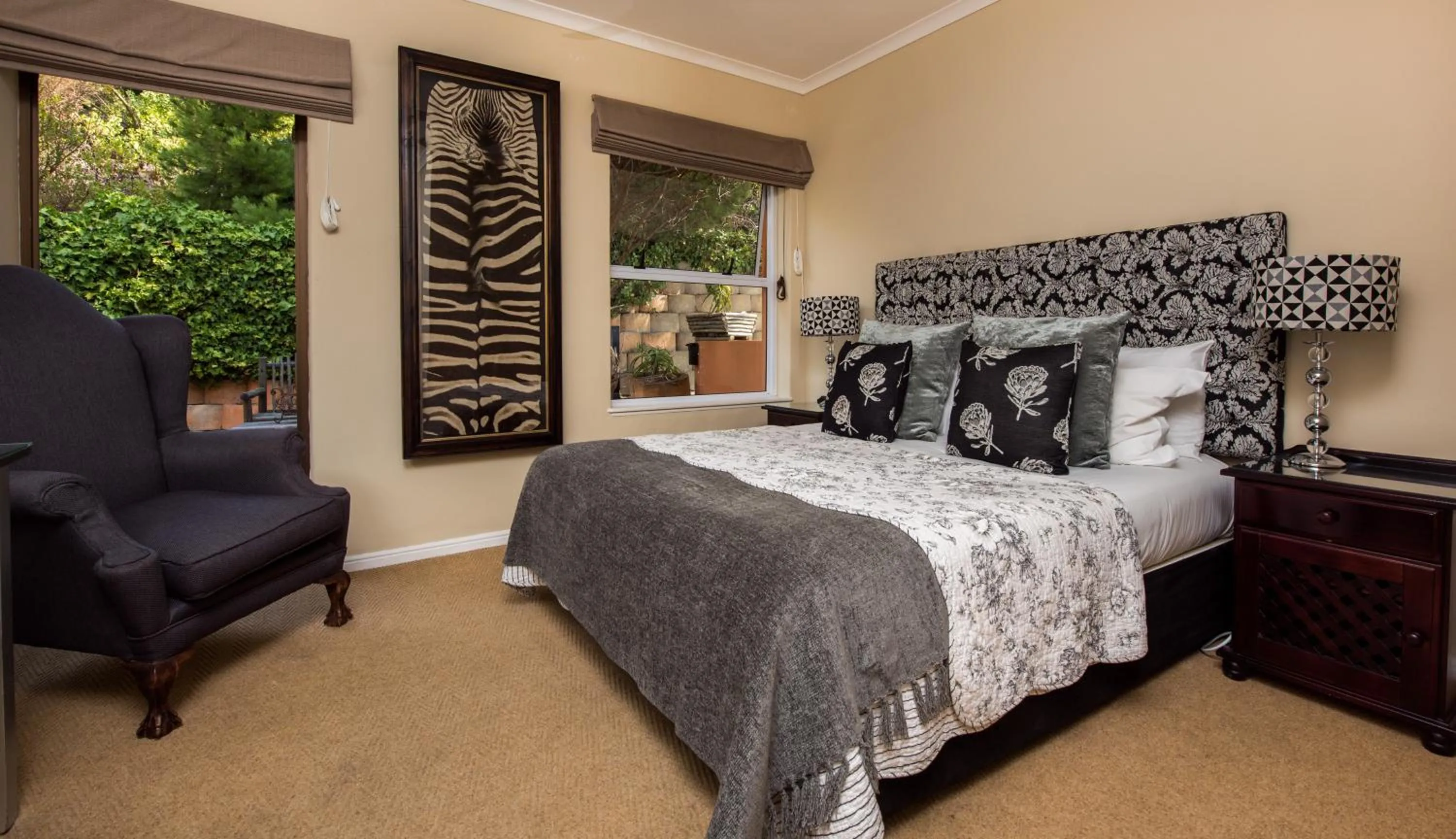 Photo of the whole room, Bed in Whale View Manor & Spa