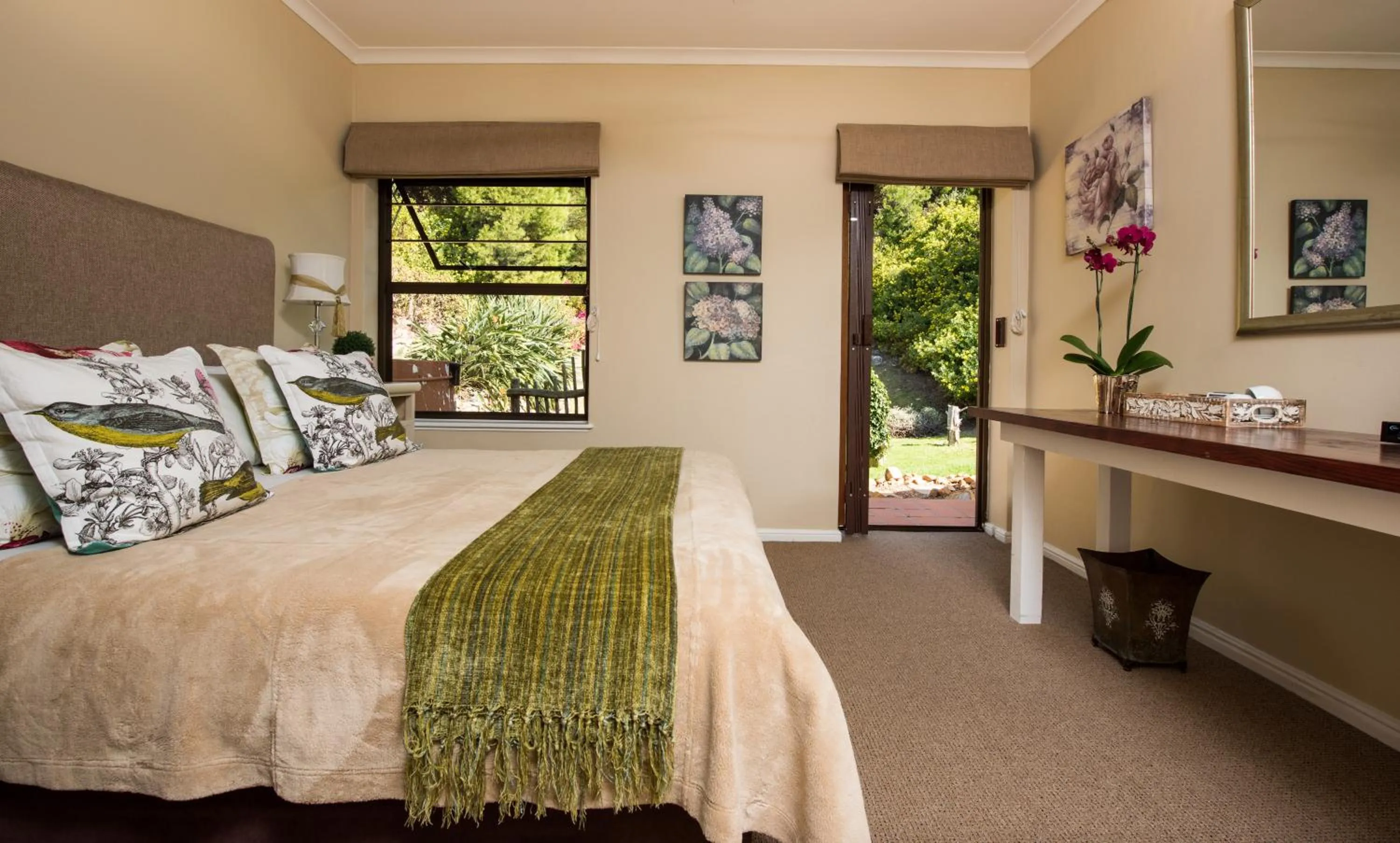 Photo of the whole room, Bed in Whale View Manor & Spa