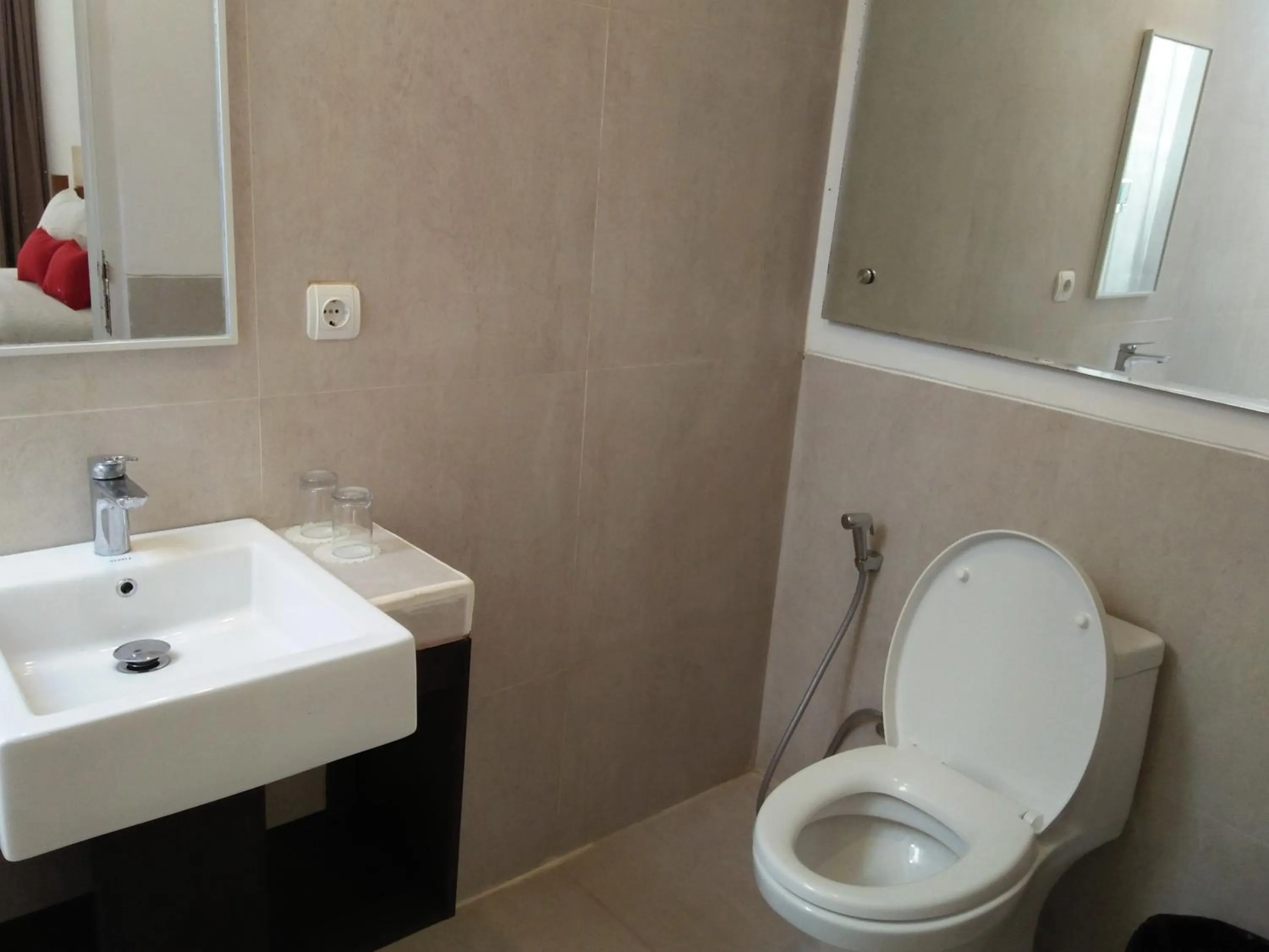 Toilet in Villa PhyPhy