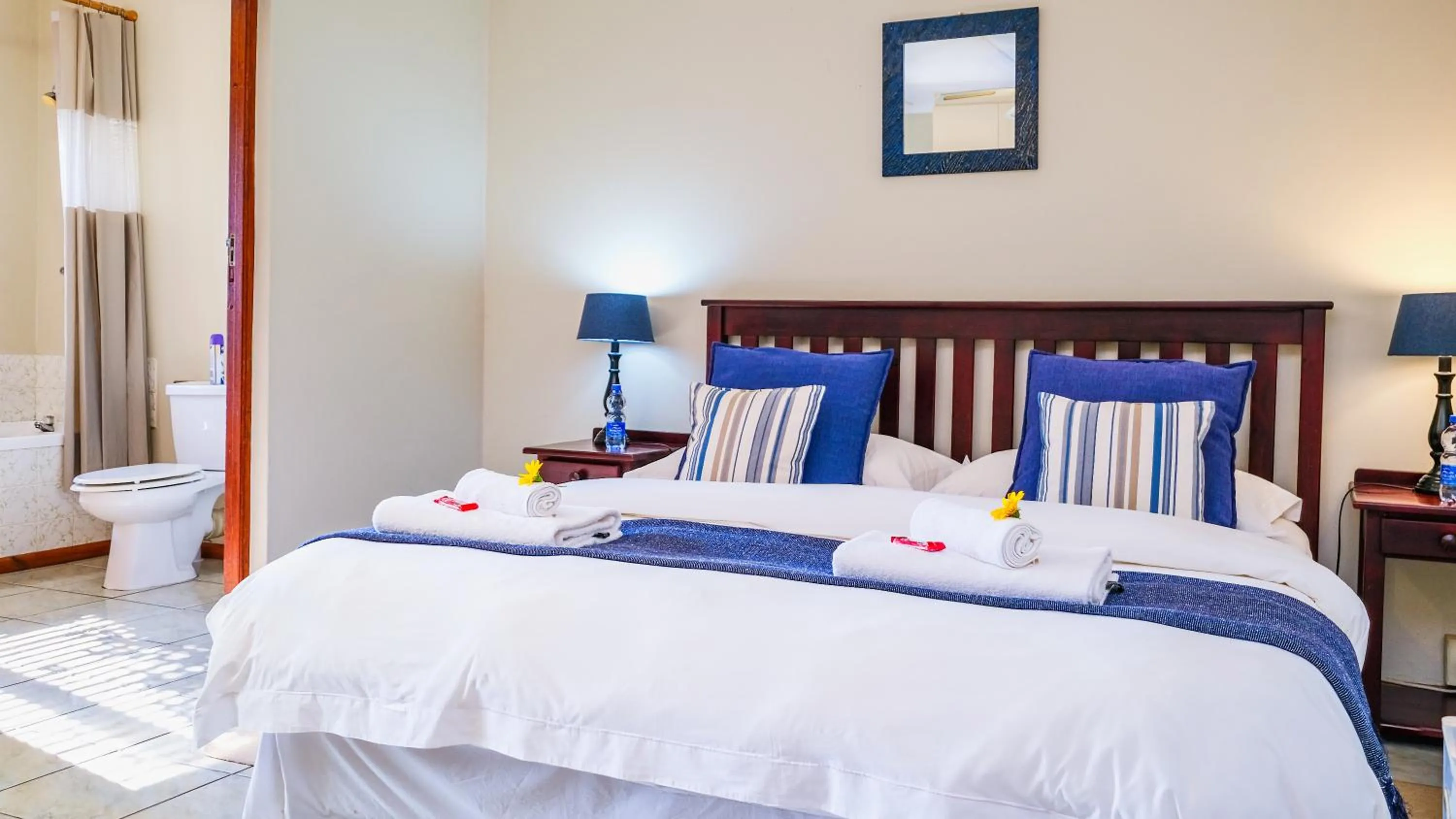 Toilet, Bed in Hildesheim Guest Lodge