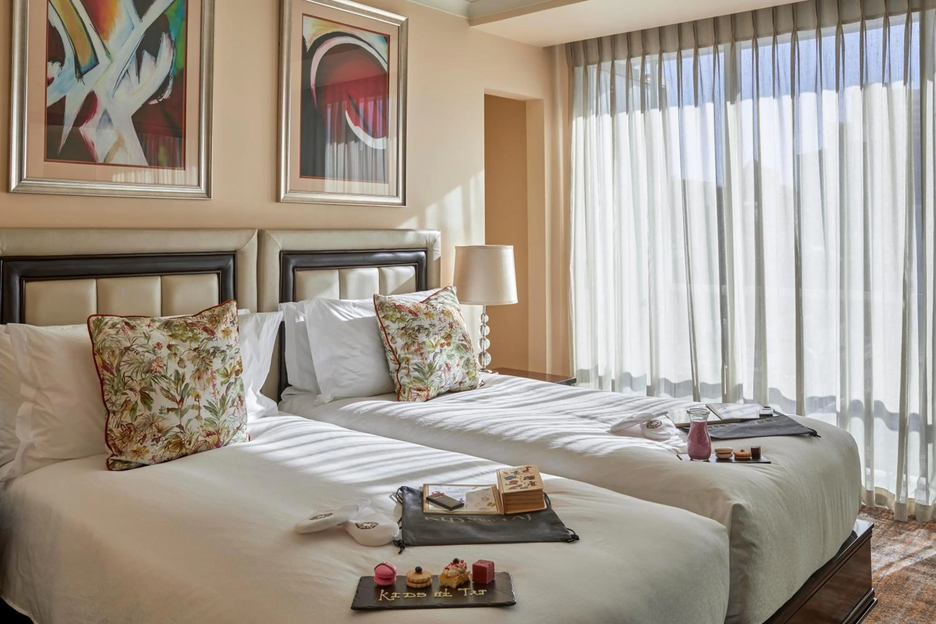 Guests, Bed in Taj Cape Town