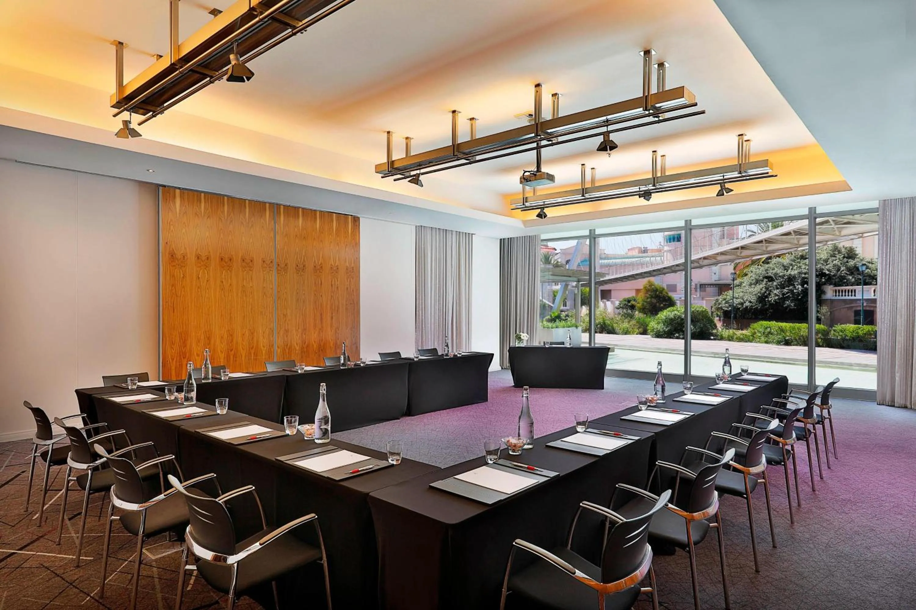 Meeting/conference room in Cape Town Marriott Hotel Crystal Towers