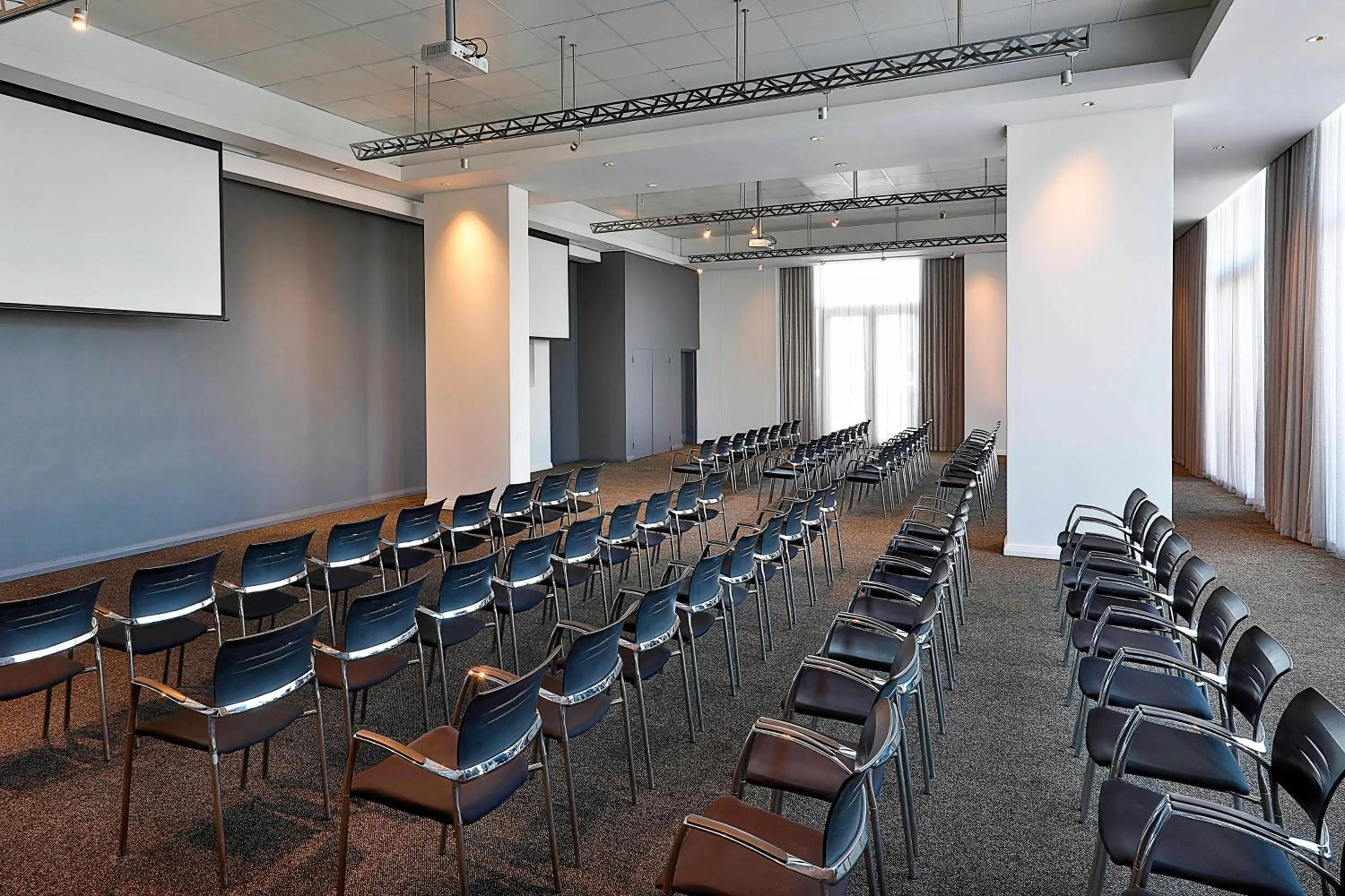 Meeting/conference room in Cape Town Marriott Hotel Crystal Towers