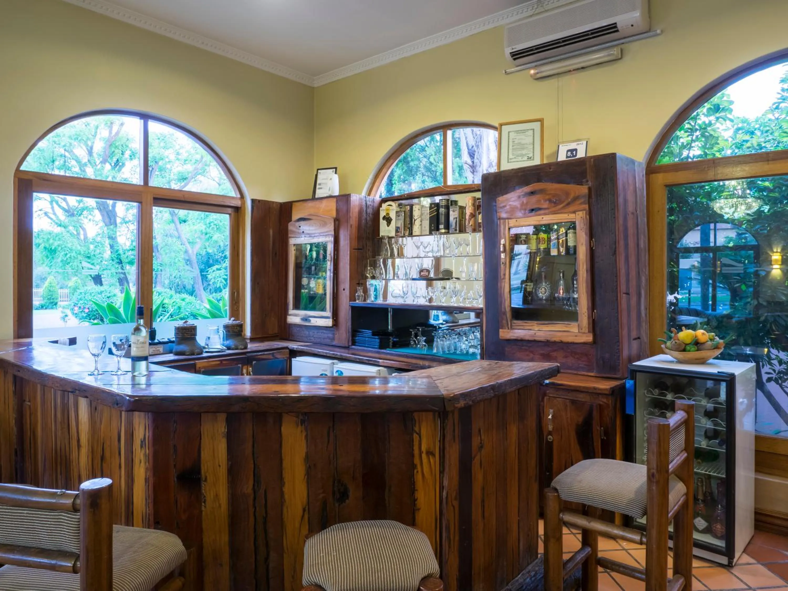 Alcoholic drinks in The Elegant Lodge Menlo Park