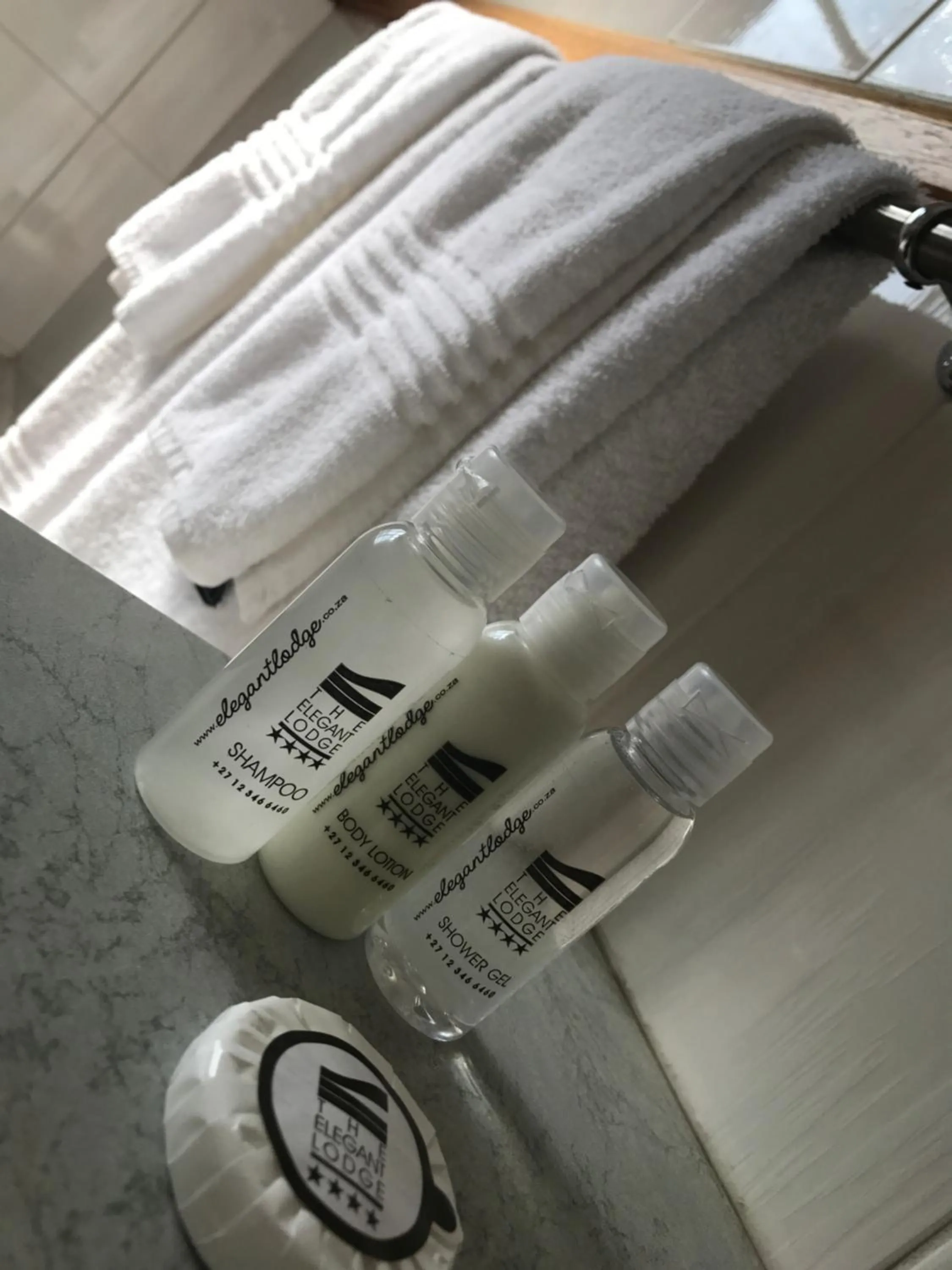 Bathroom in The Elegant Lodge Menlo Park