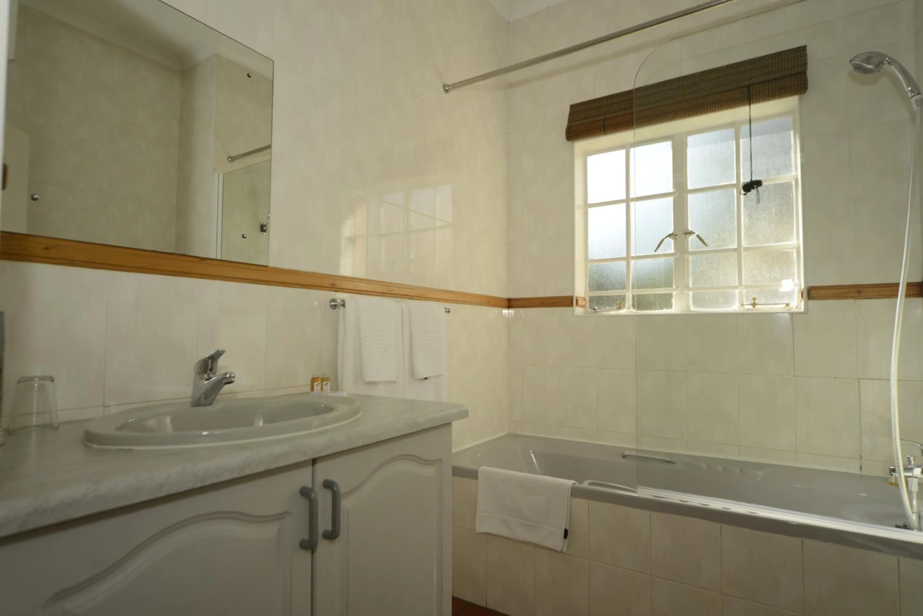 Bathroom in The Elegant Lodge Menlo Park
