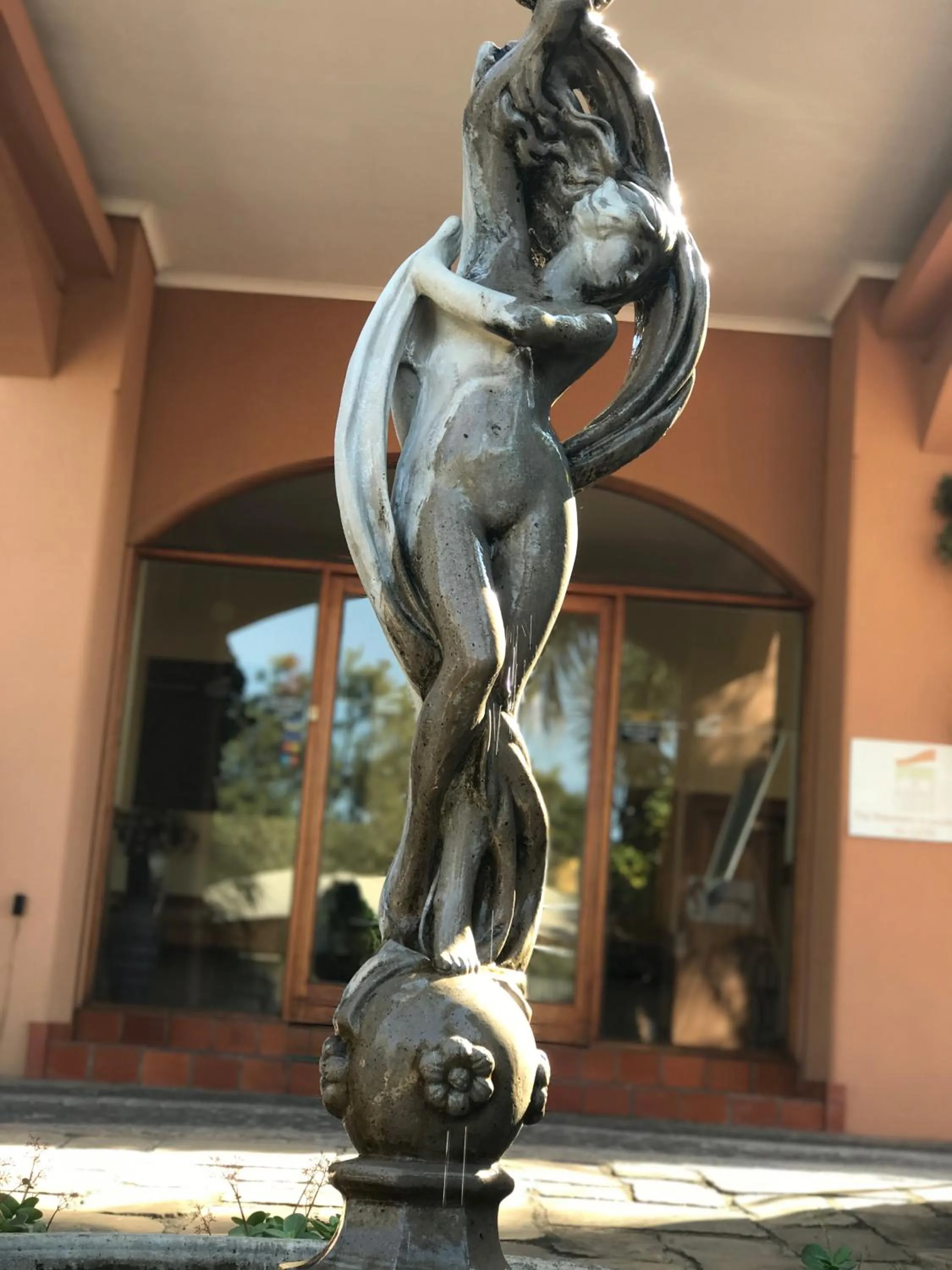 Facade/entrance in The Elegant Lodge Menlo Park