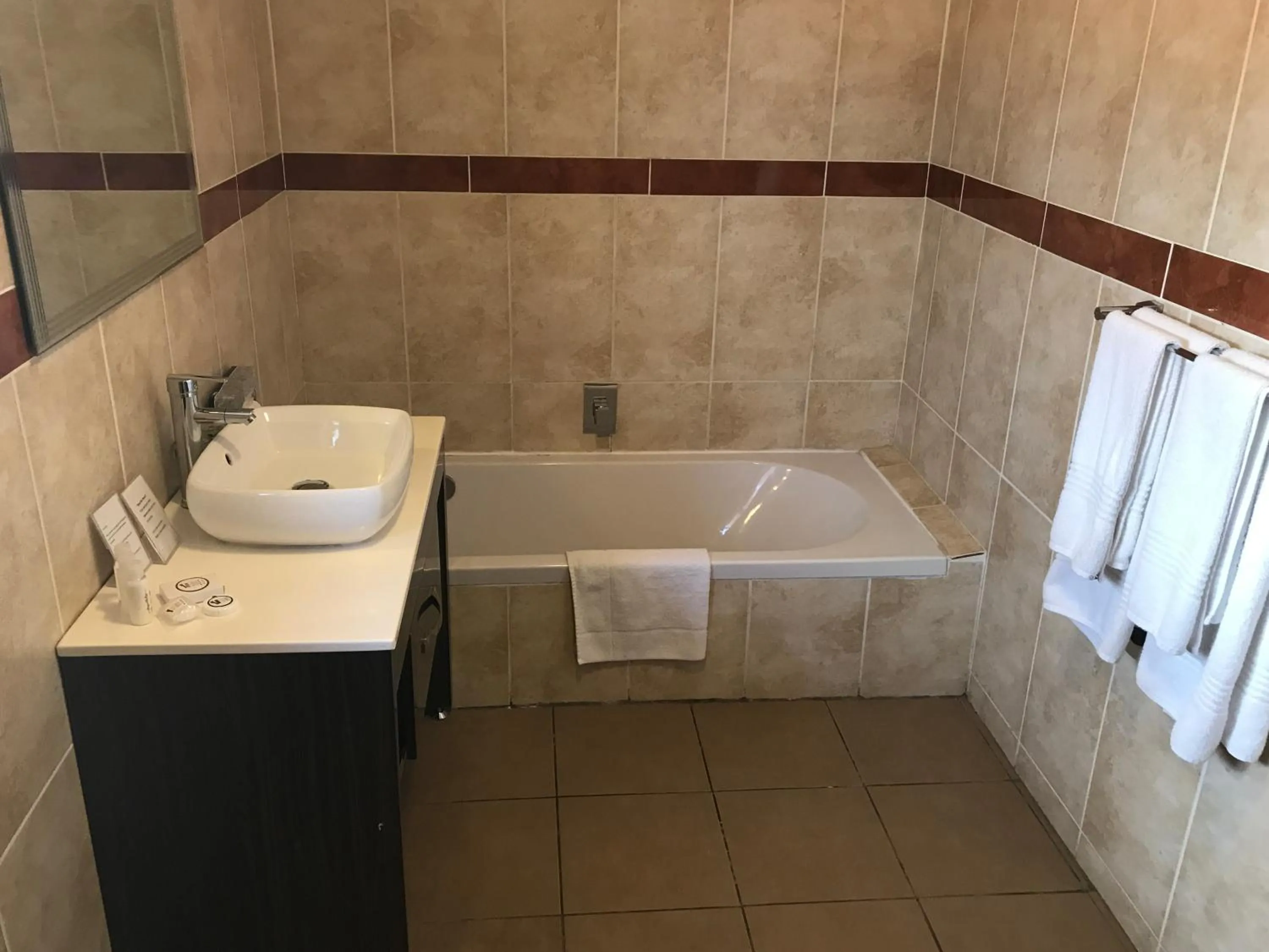 Bathroom in The Elegant Lodge Menlo Park