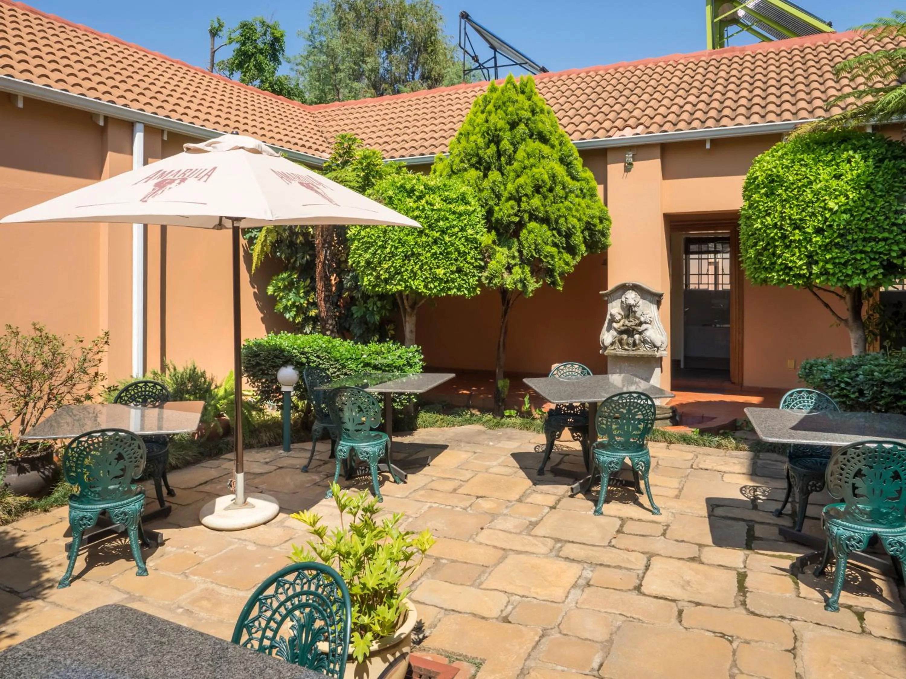 Restaurant/places to eat in The Elegant Lodge Menlo Park