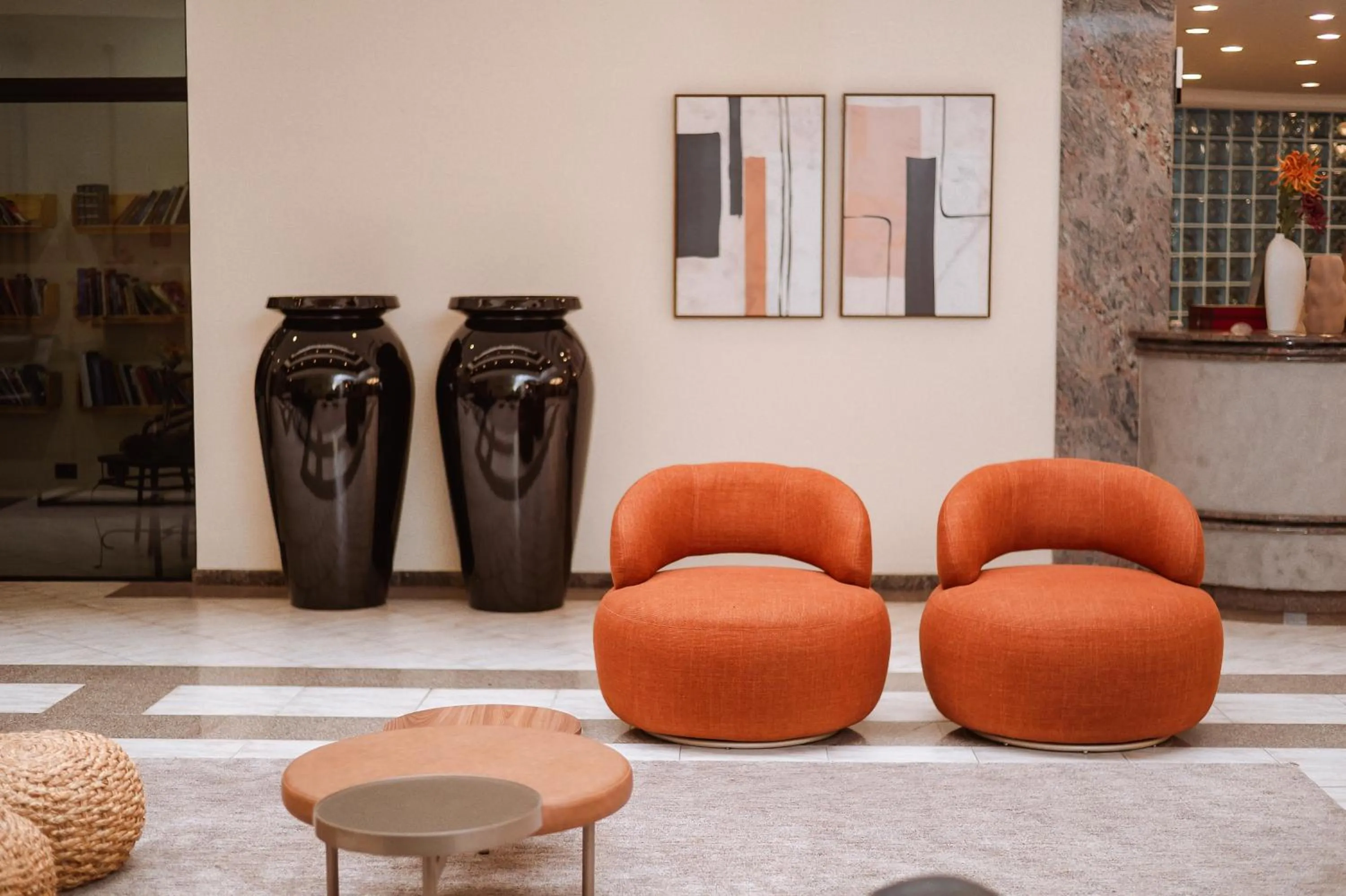 Seating area in Susin Hotel