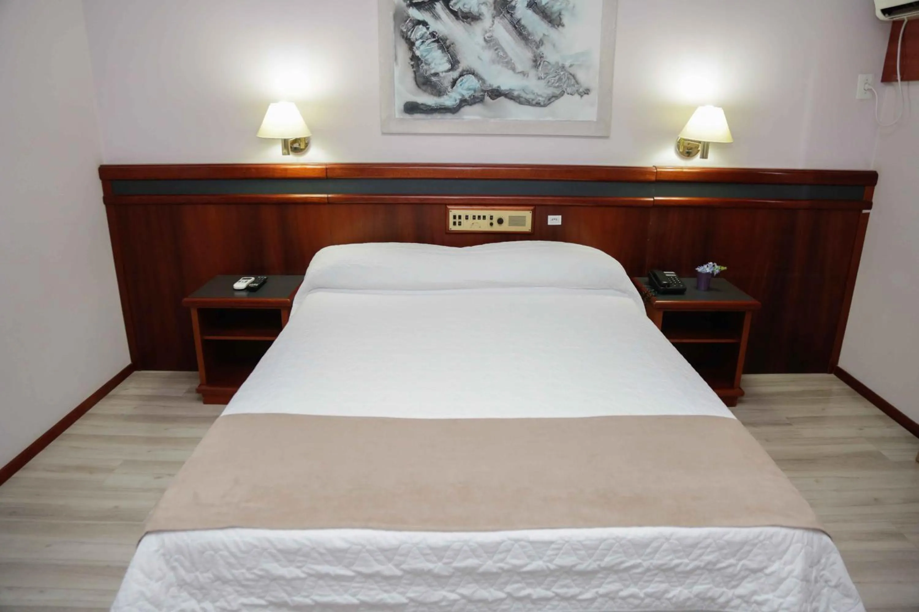 Bedroom, Bed in Susin Hotel