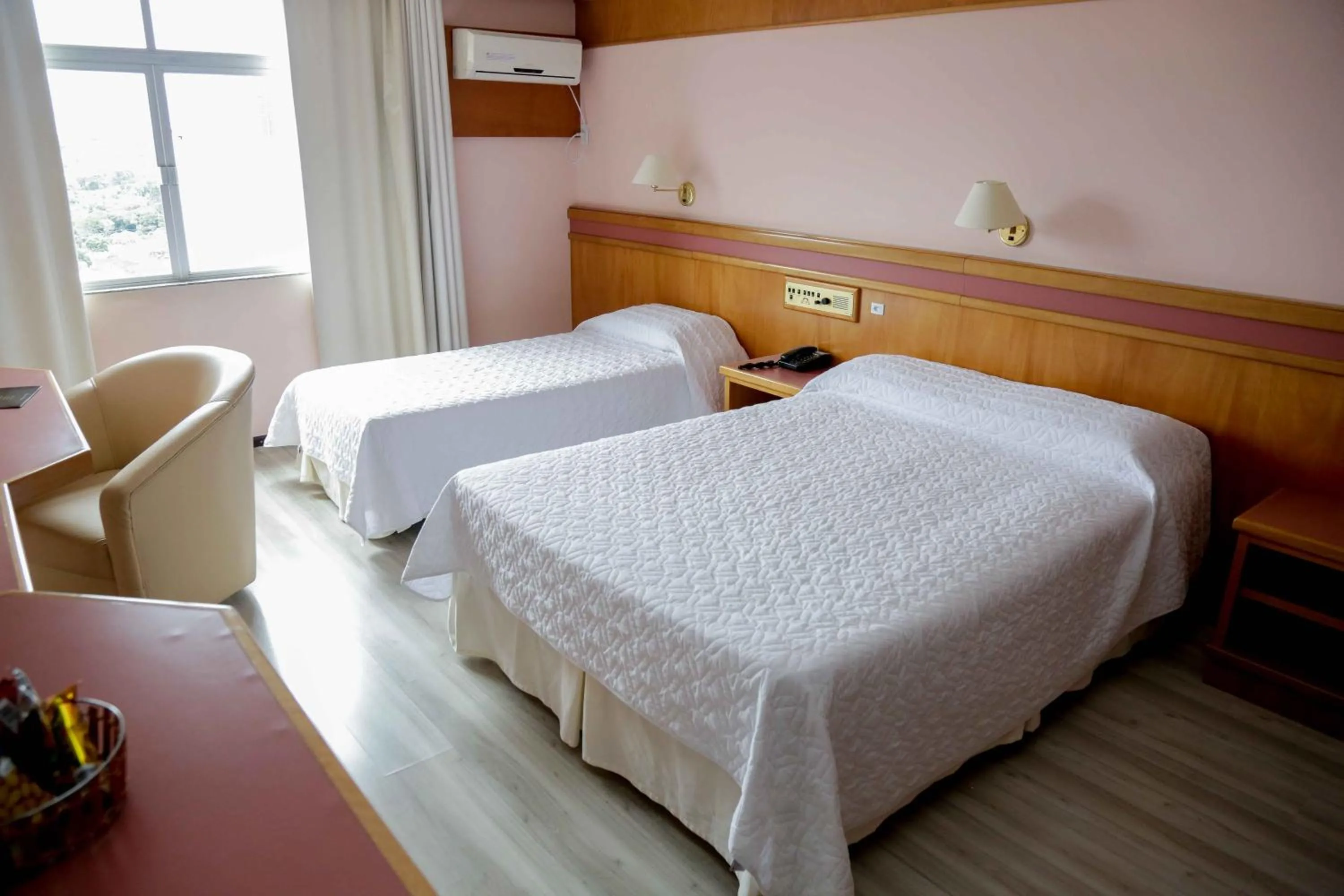 Bedroom, Bed in Susin Hotel