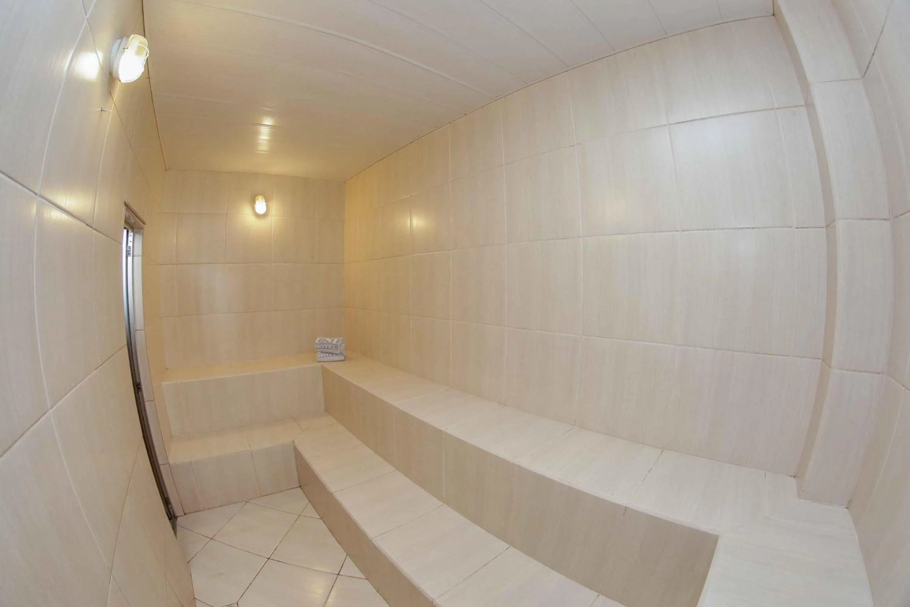 Steam room in Susin Hotel