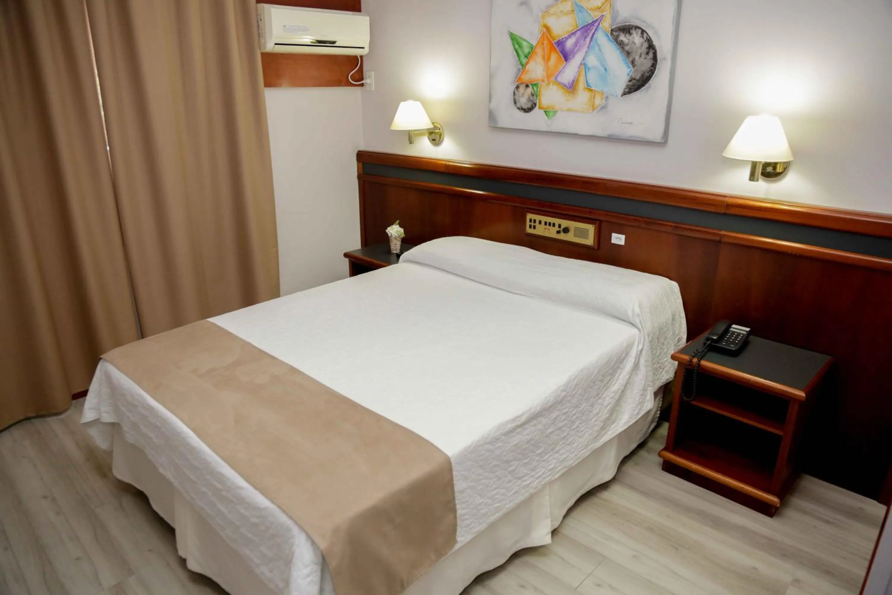 Bedroom, Bed in Susin Hotel