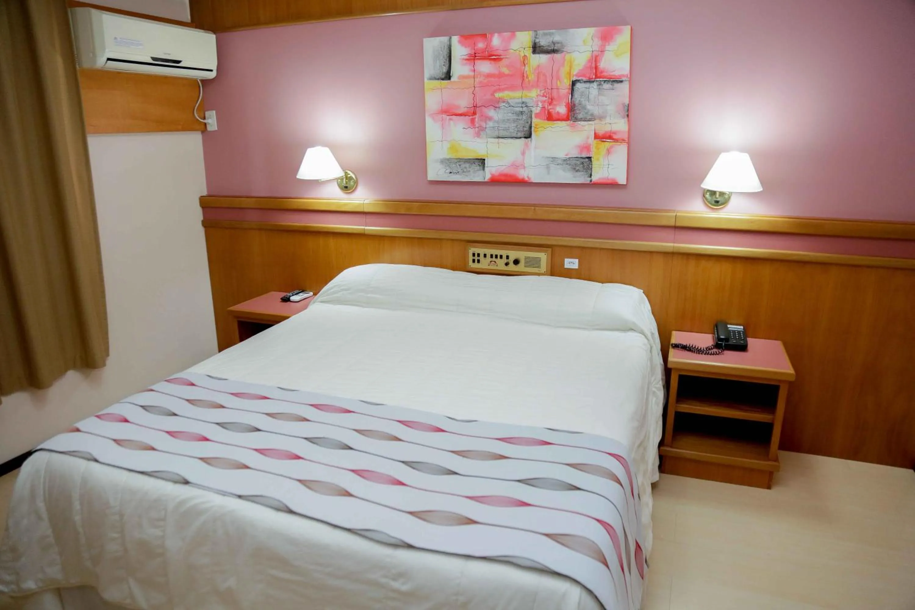 Bedroom, Bed in Susin Hotel