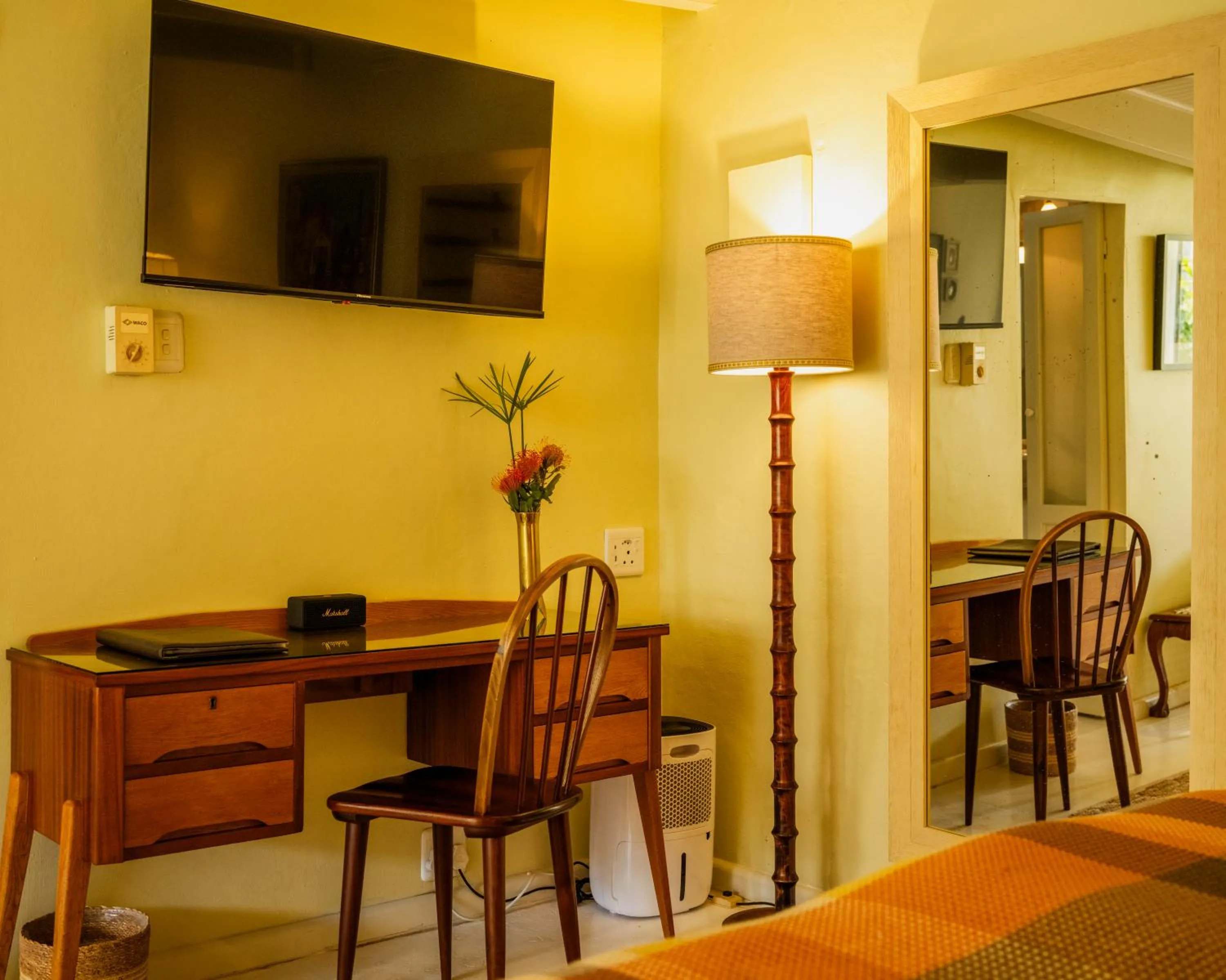 TV and multimedia in Moontide Riverside Lodge