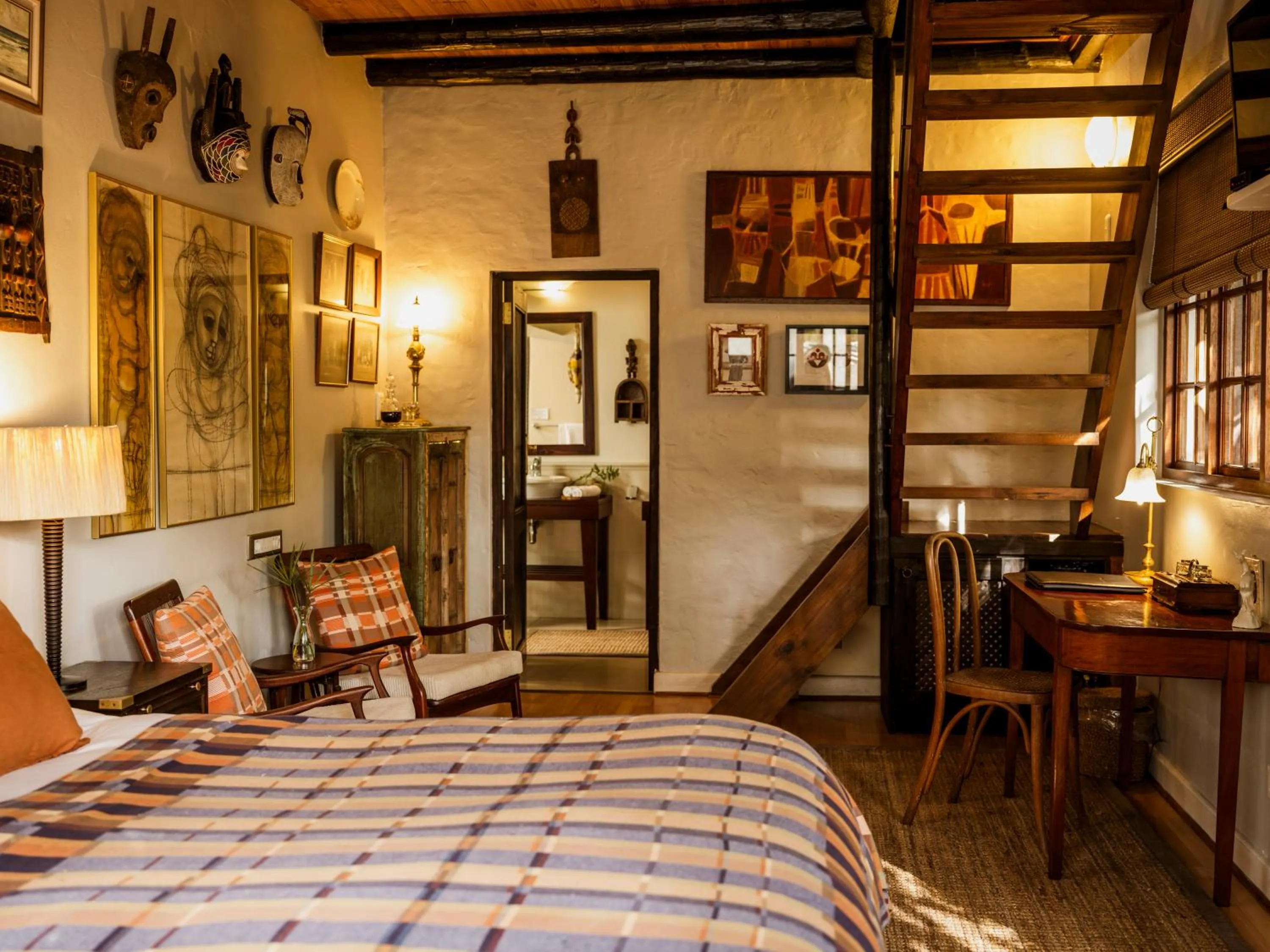 Living room, Bed in Moontide Riverside Lodge