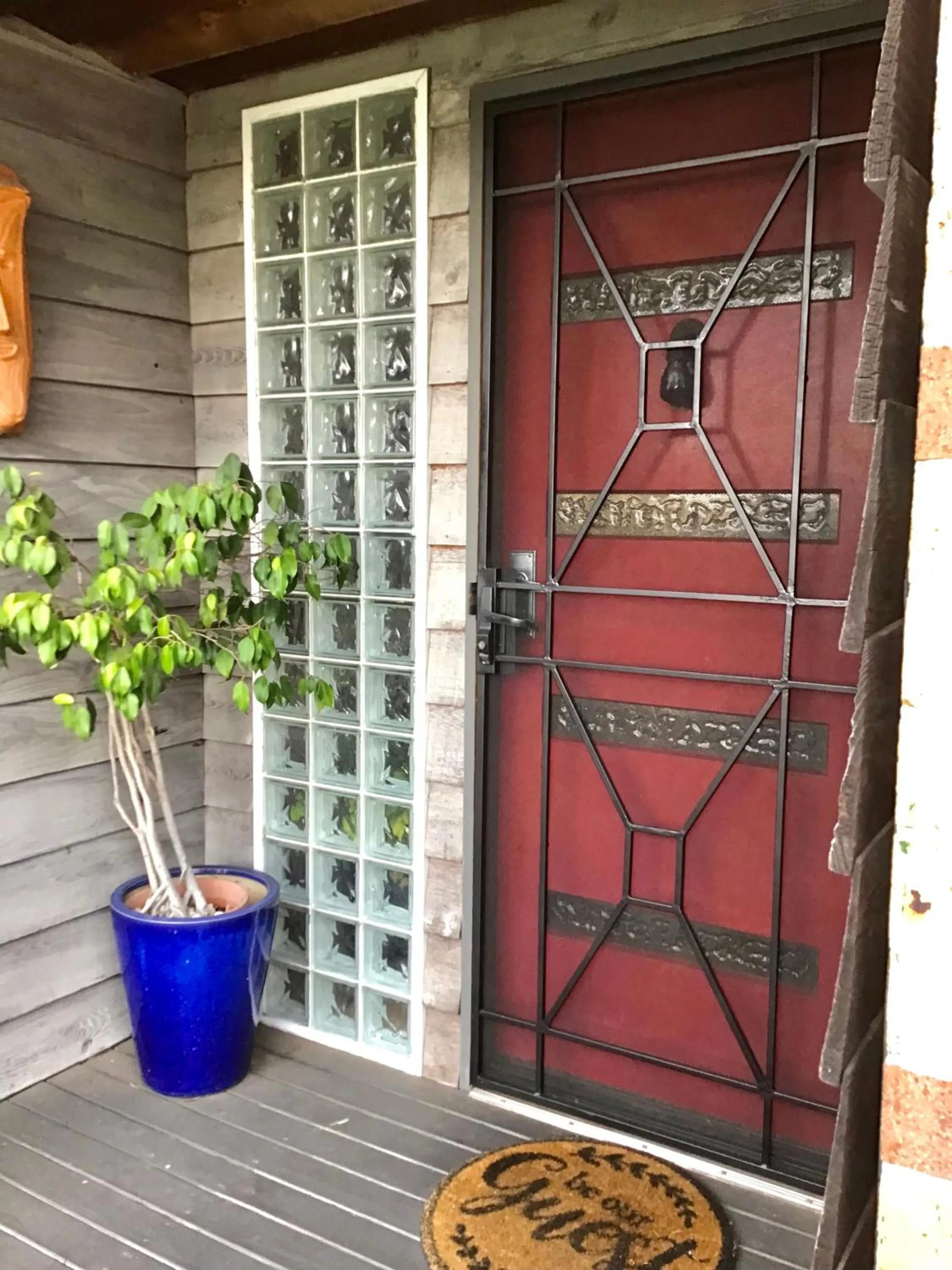 Facade/entrance in Serenity by the Lake