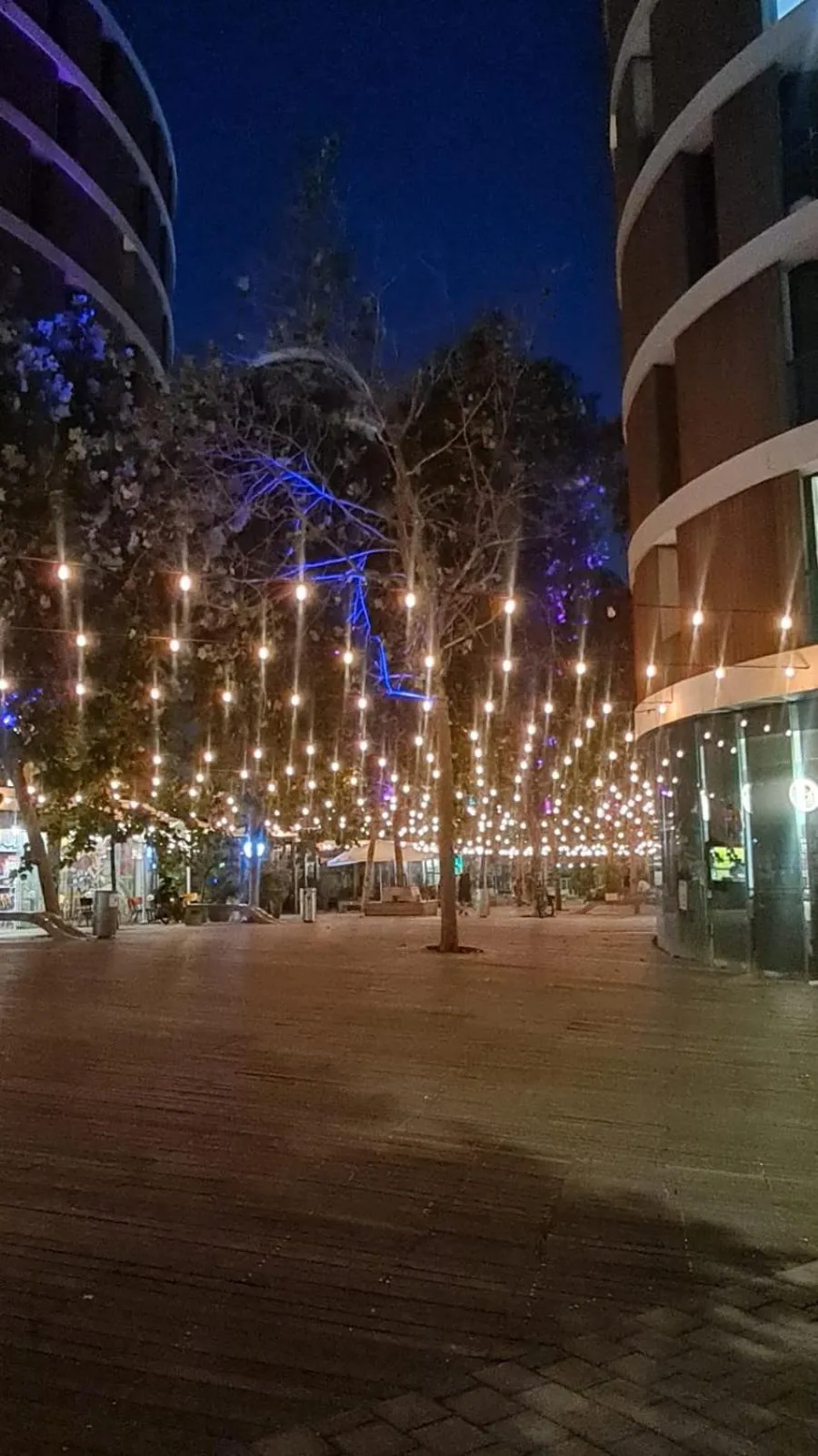 Night in Florentin House - By HOMY