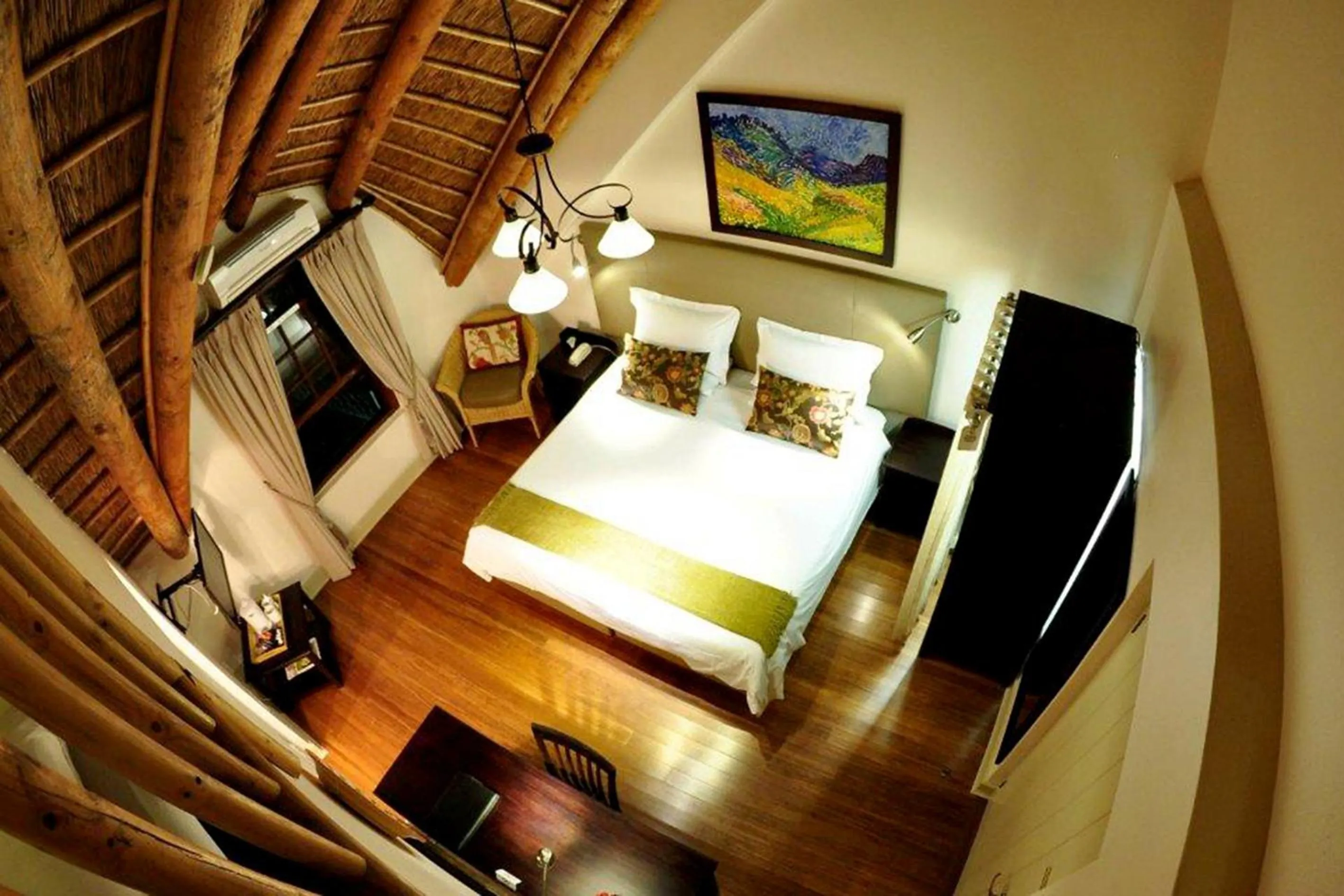 Spring, Bed in Oakhurst Hotel