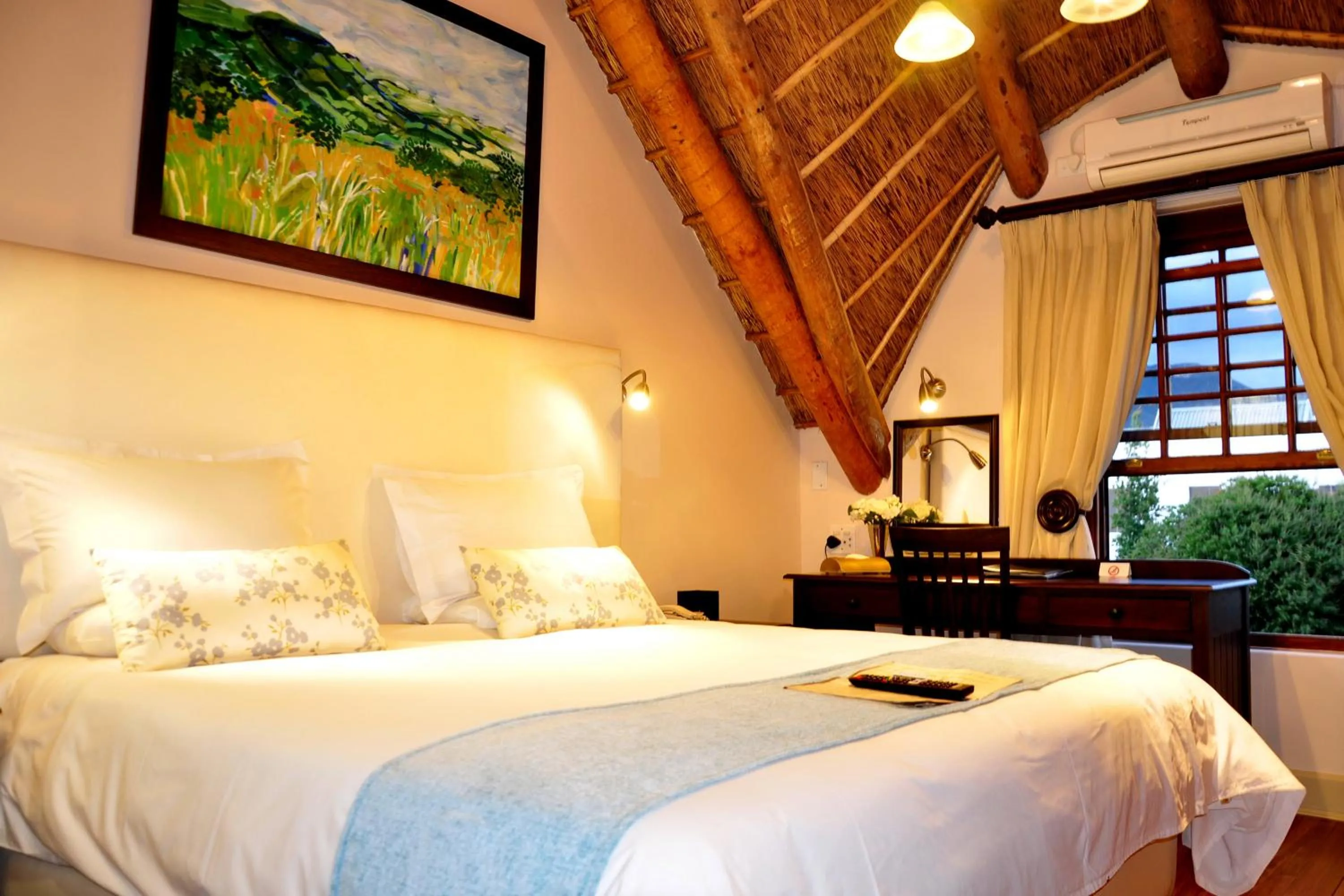 Decorative detail, Bed in Oakhurst Hotel