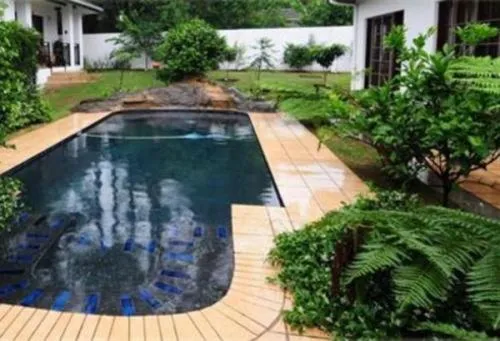 Swimming pool in Rivendell Bed and Breakfast