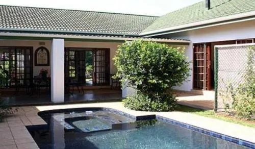 Swimming pool in Rivendell Bed and Breakfast