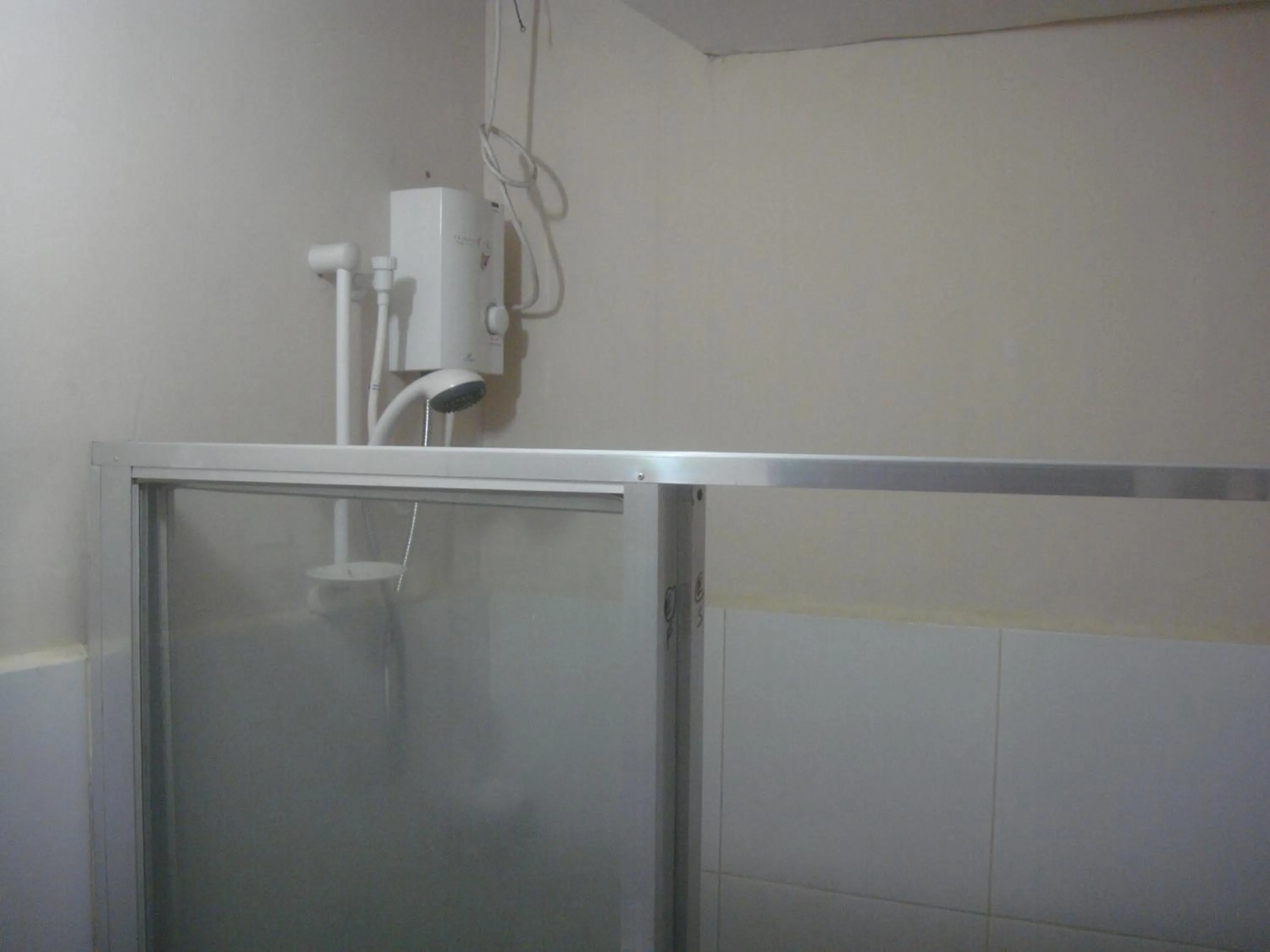 Shower in Hidden Pearl Hotel (Janus Luxury Suites)