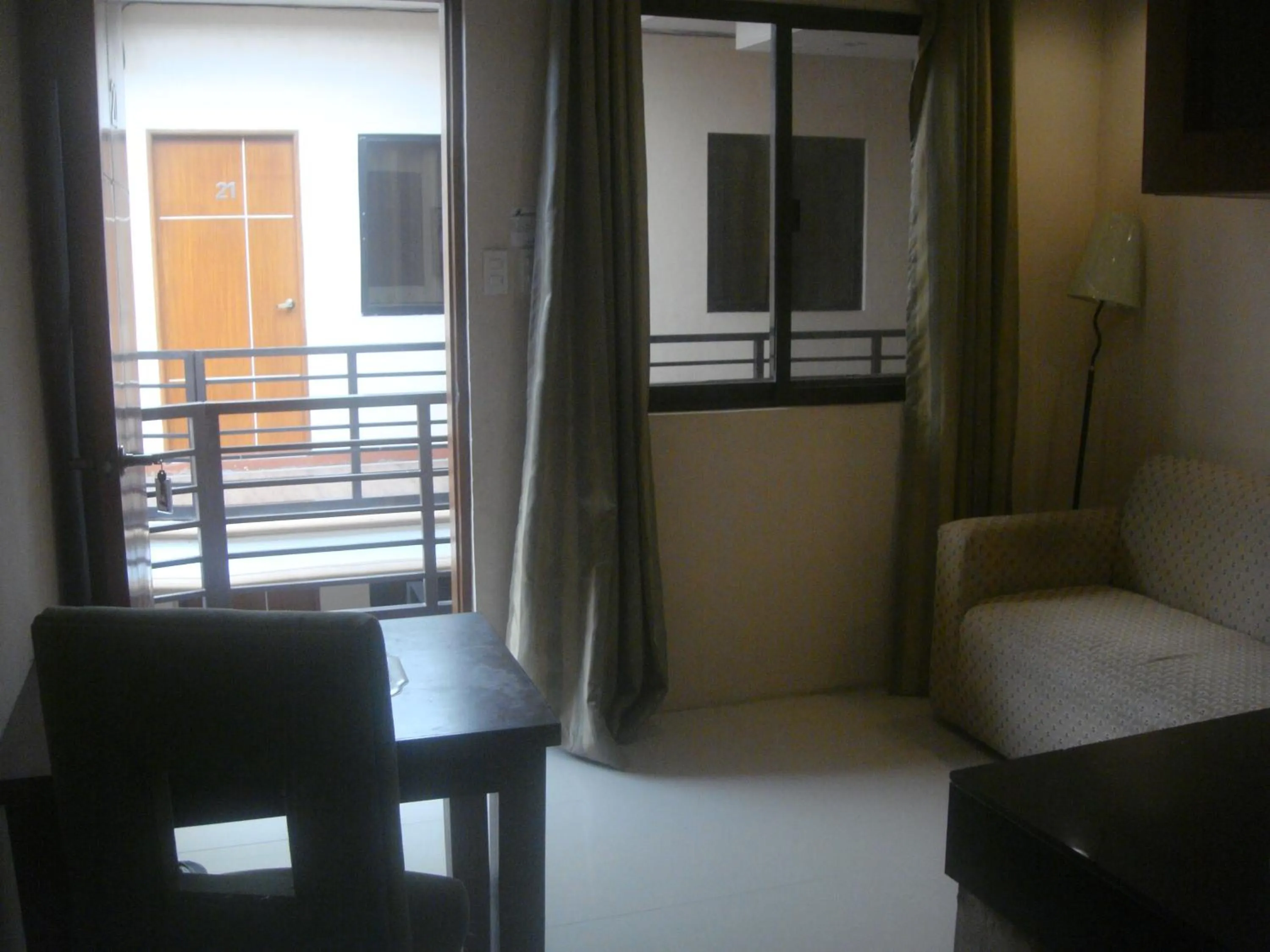 Day, Bed in Hidden Pearl Hotel (Janus Luxury Suites)