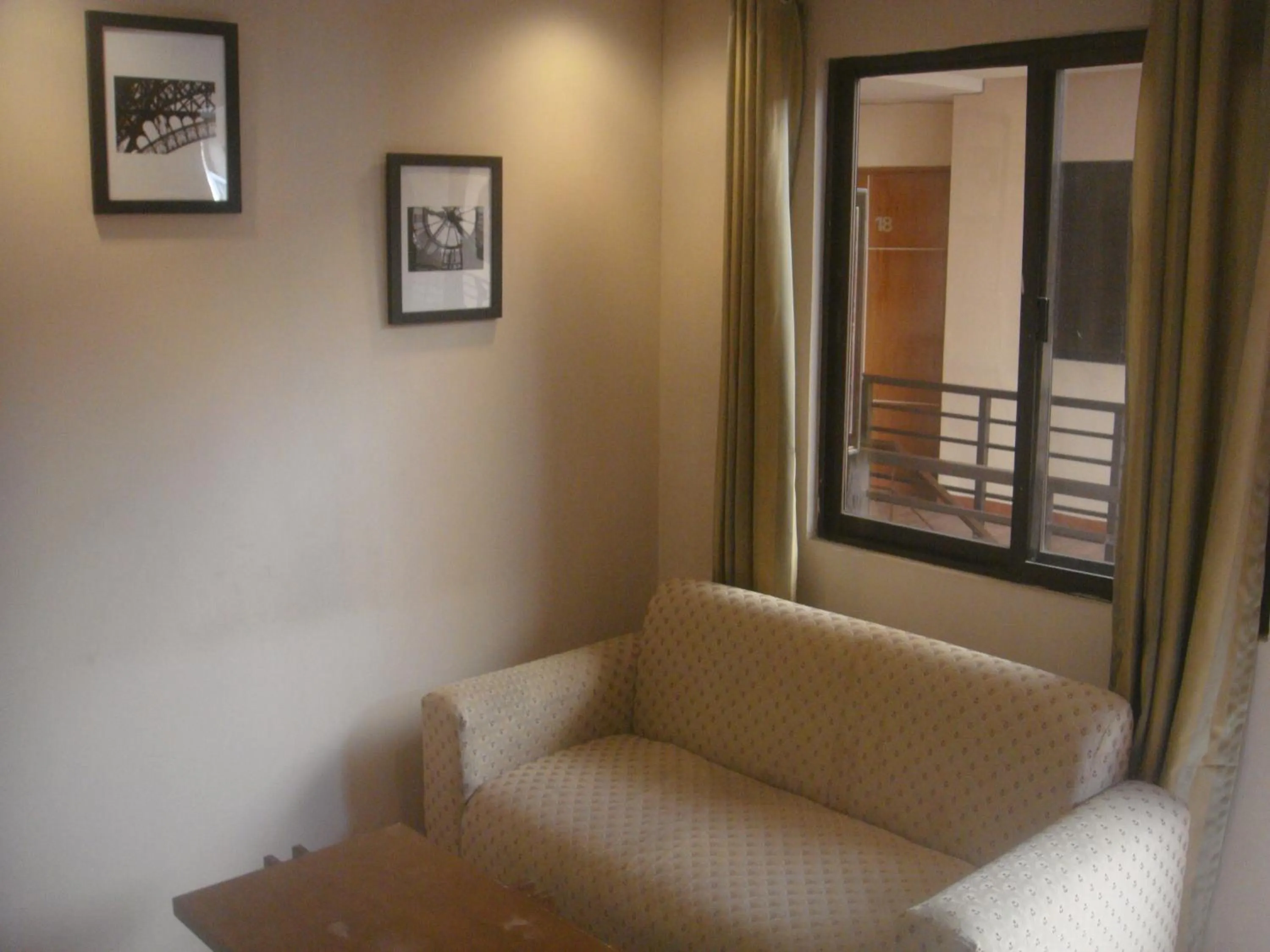 Living room in Hidden Pearl Hotel (Janus Luxury Suites)