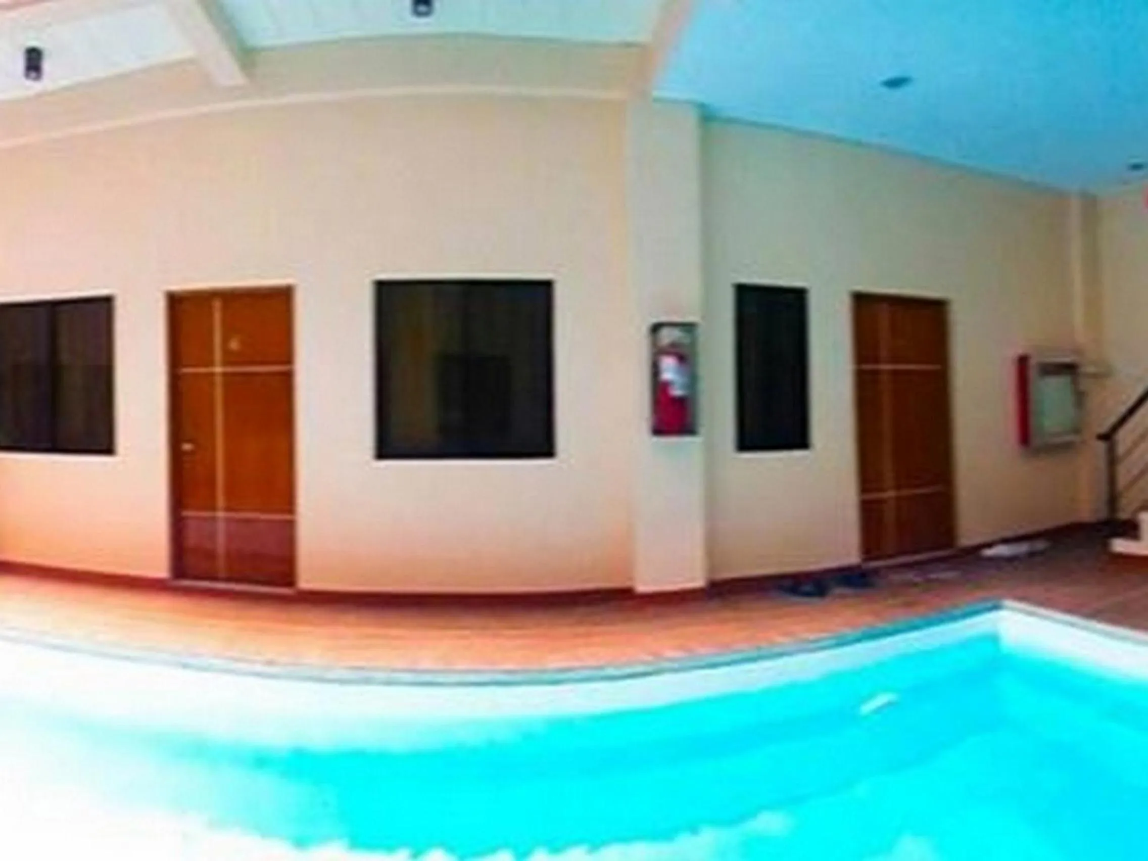 Swimming pool in Hidden Pearl Hotel (Janus Luxury Suites)