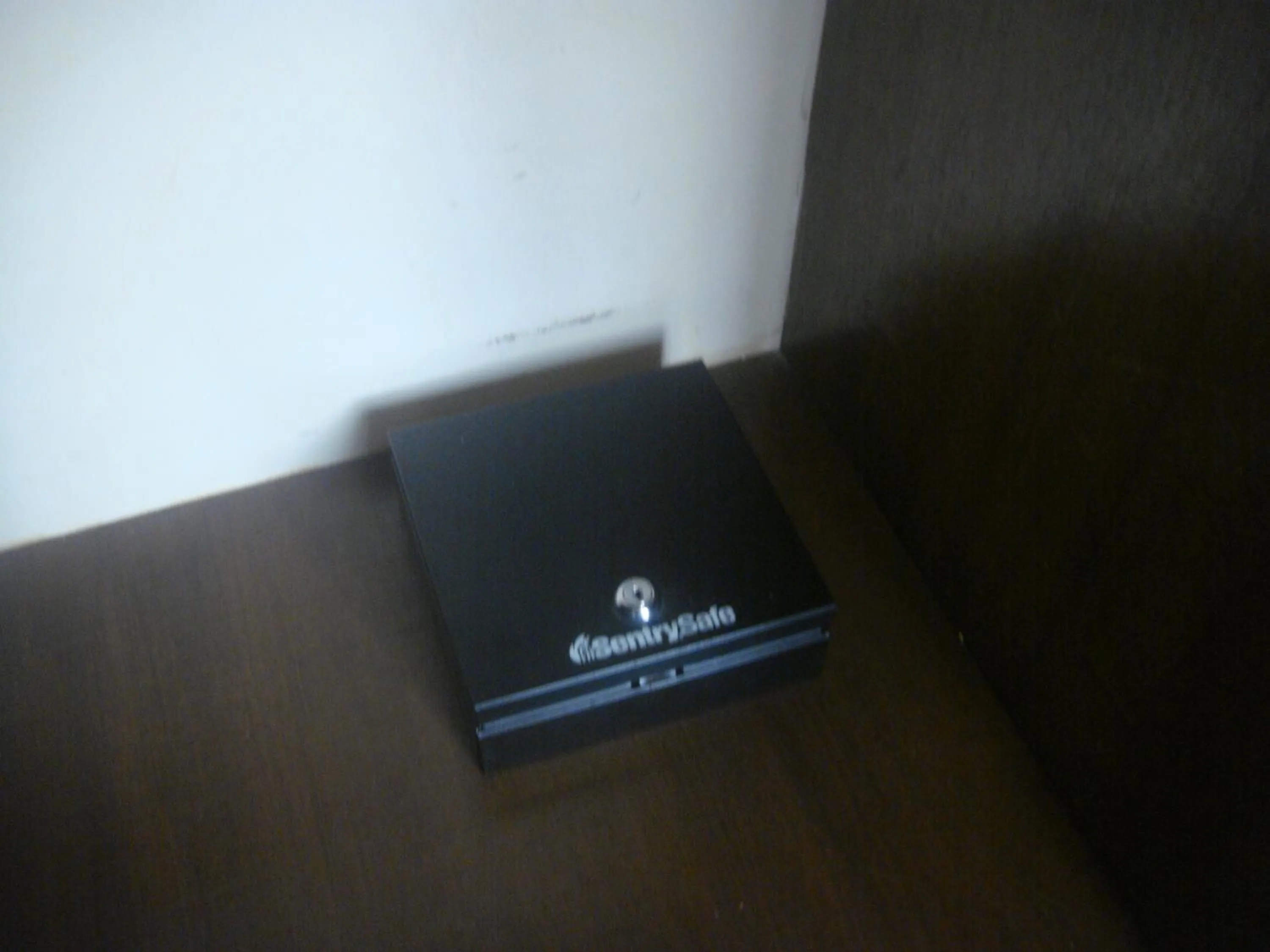 TV and multimedia in Hidden Pearl Hotel (Janus Luxury Suites)