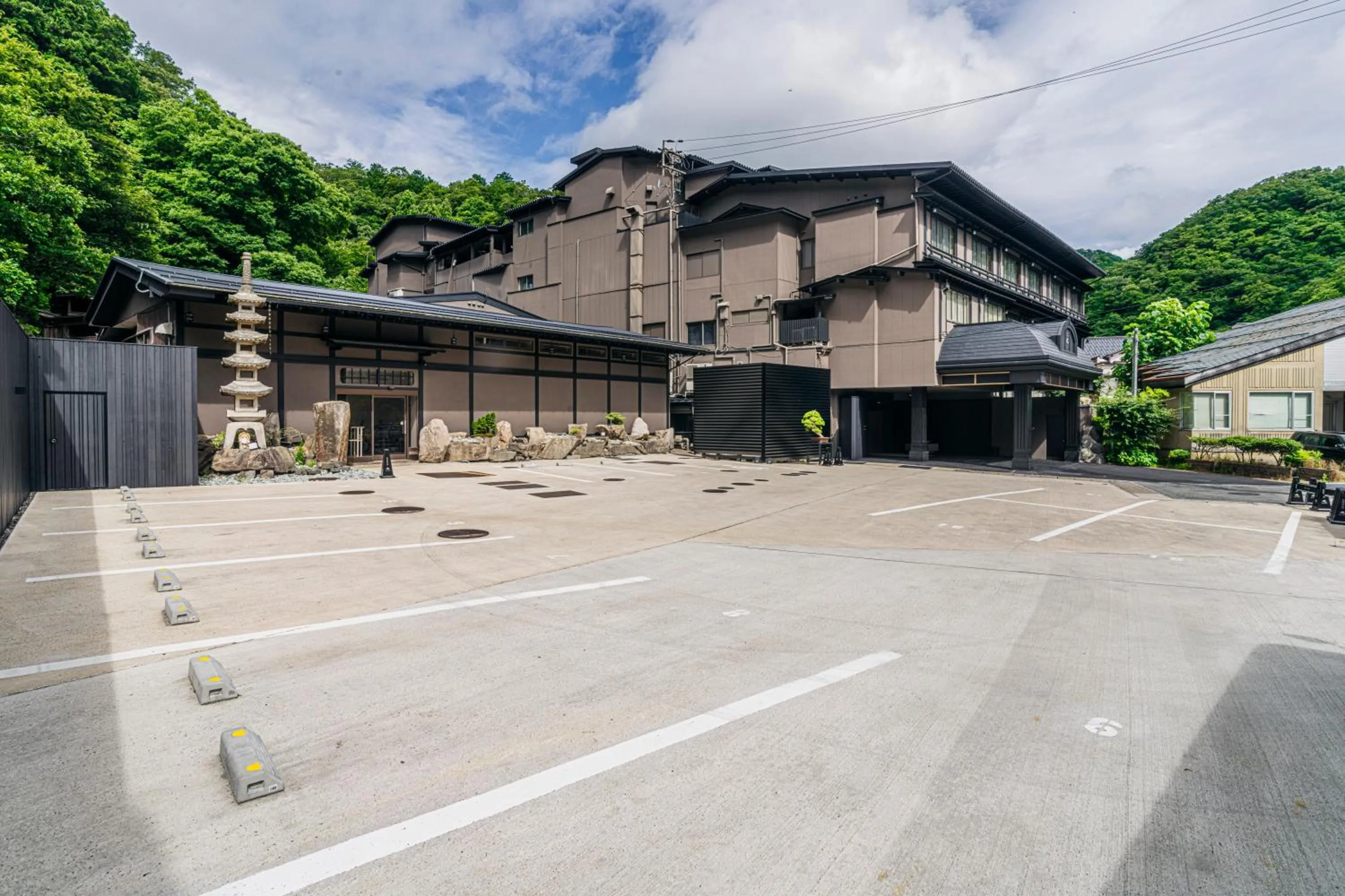 Parking in Shinzan Kinosaki