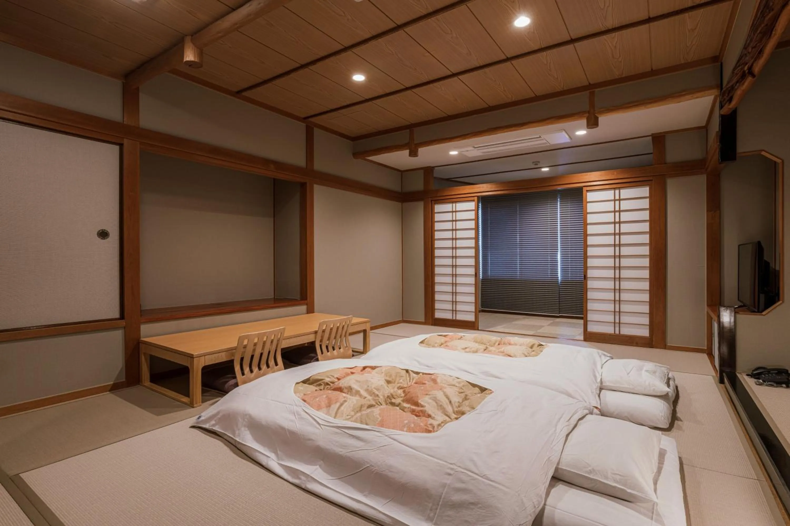Photo of the whole room, Bed in Shinzan Kinosaki