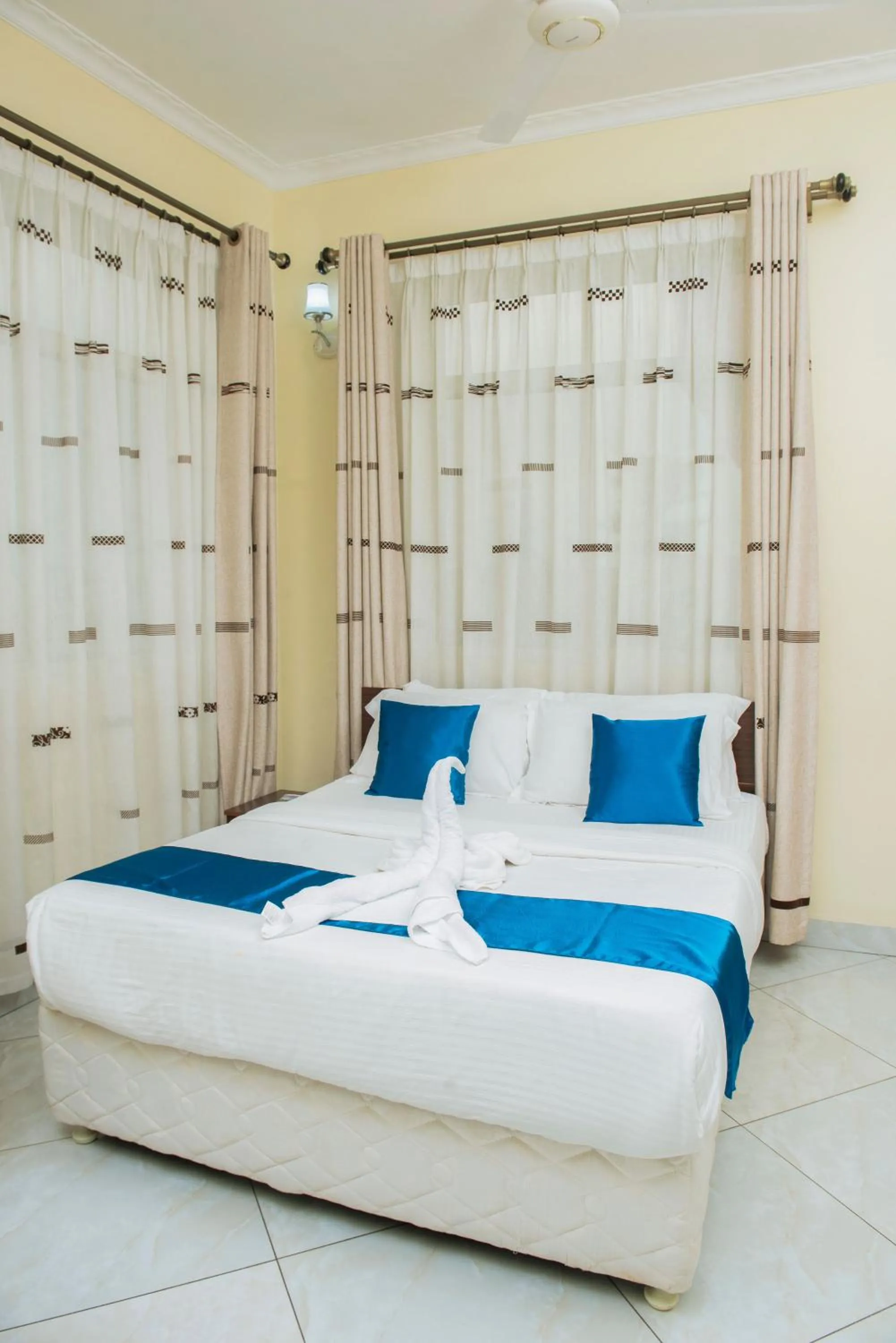 Bedroom, Bed in Airport Transit Lodges